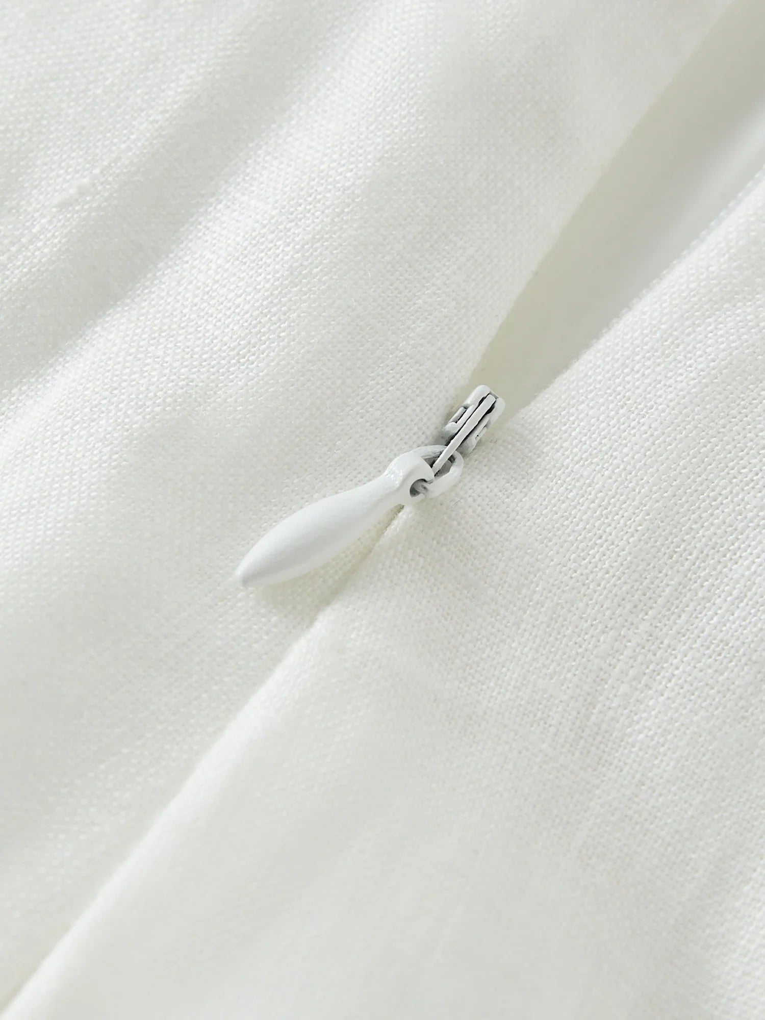 Abito bianco senza maniche con scollo rotondo in lino