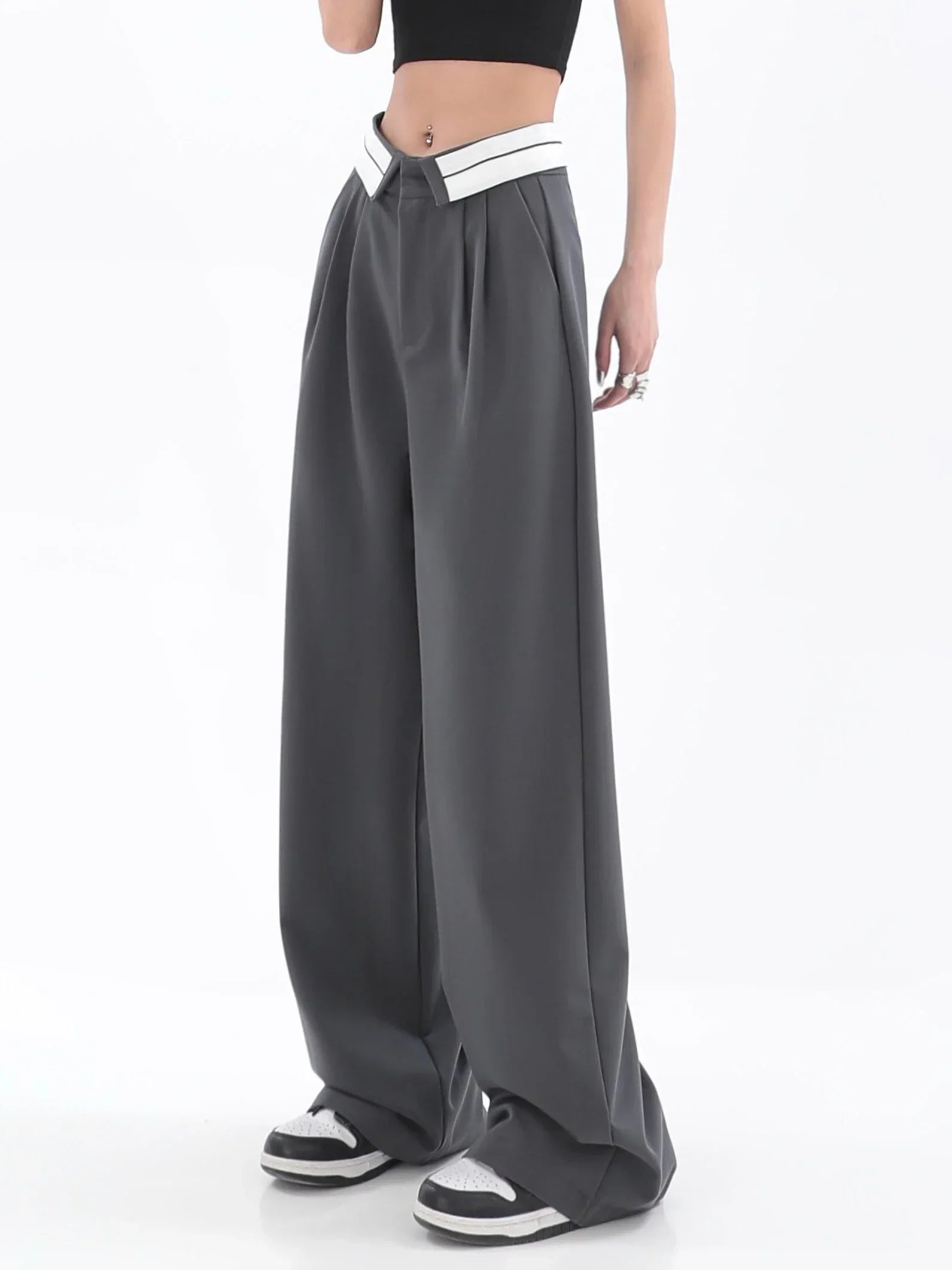 Pantaloni ampi a vita alta