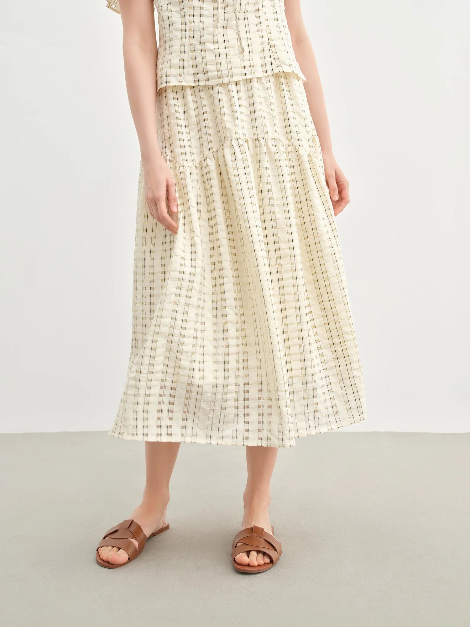 top e gonna beige in stile francese