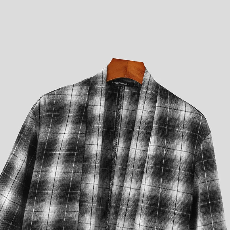 Cardigan a quadri con maniche lunghe e punto aperto e pantaloni con gonne irregolari