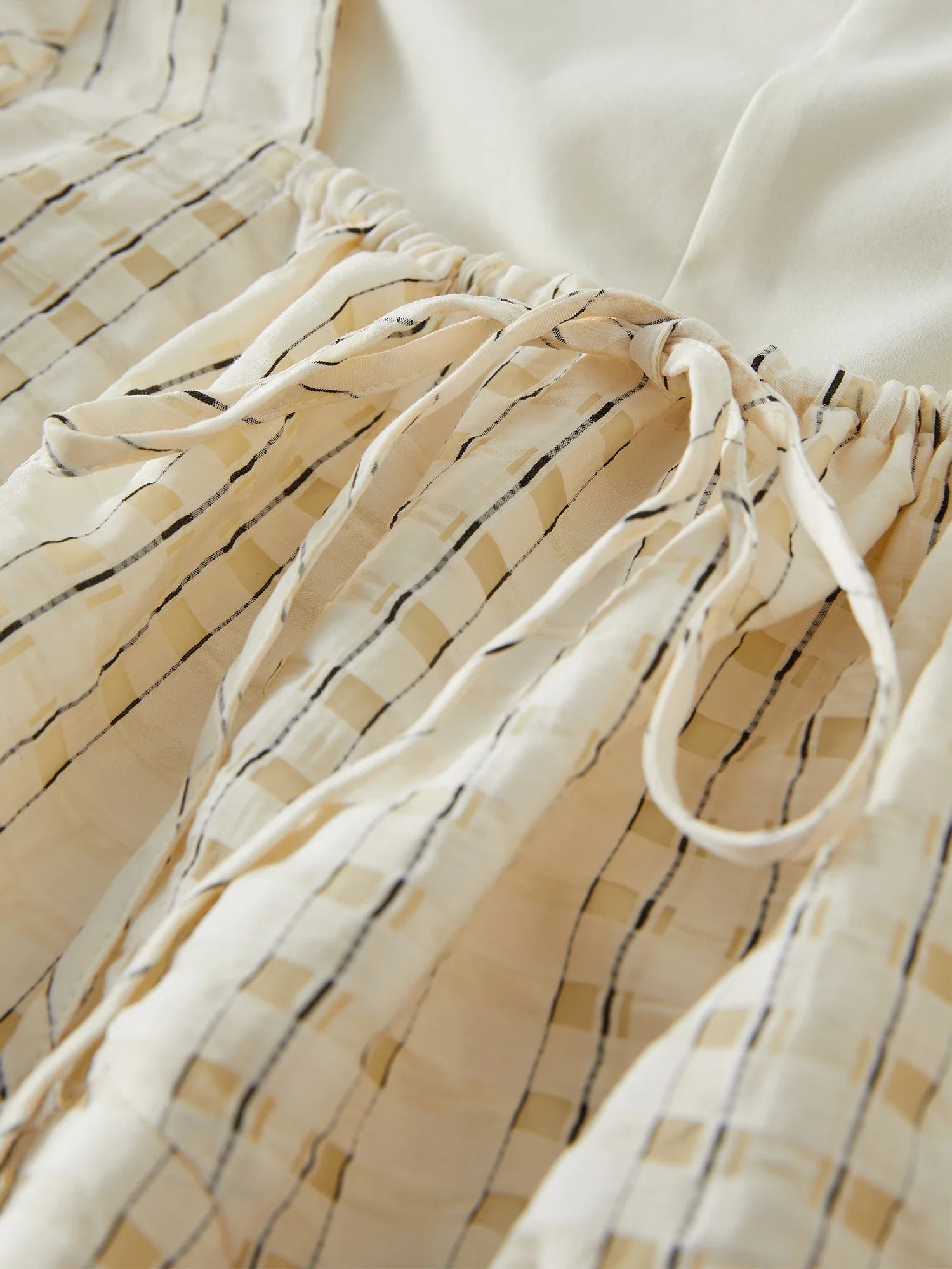 top e gonna beige in stile francese