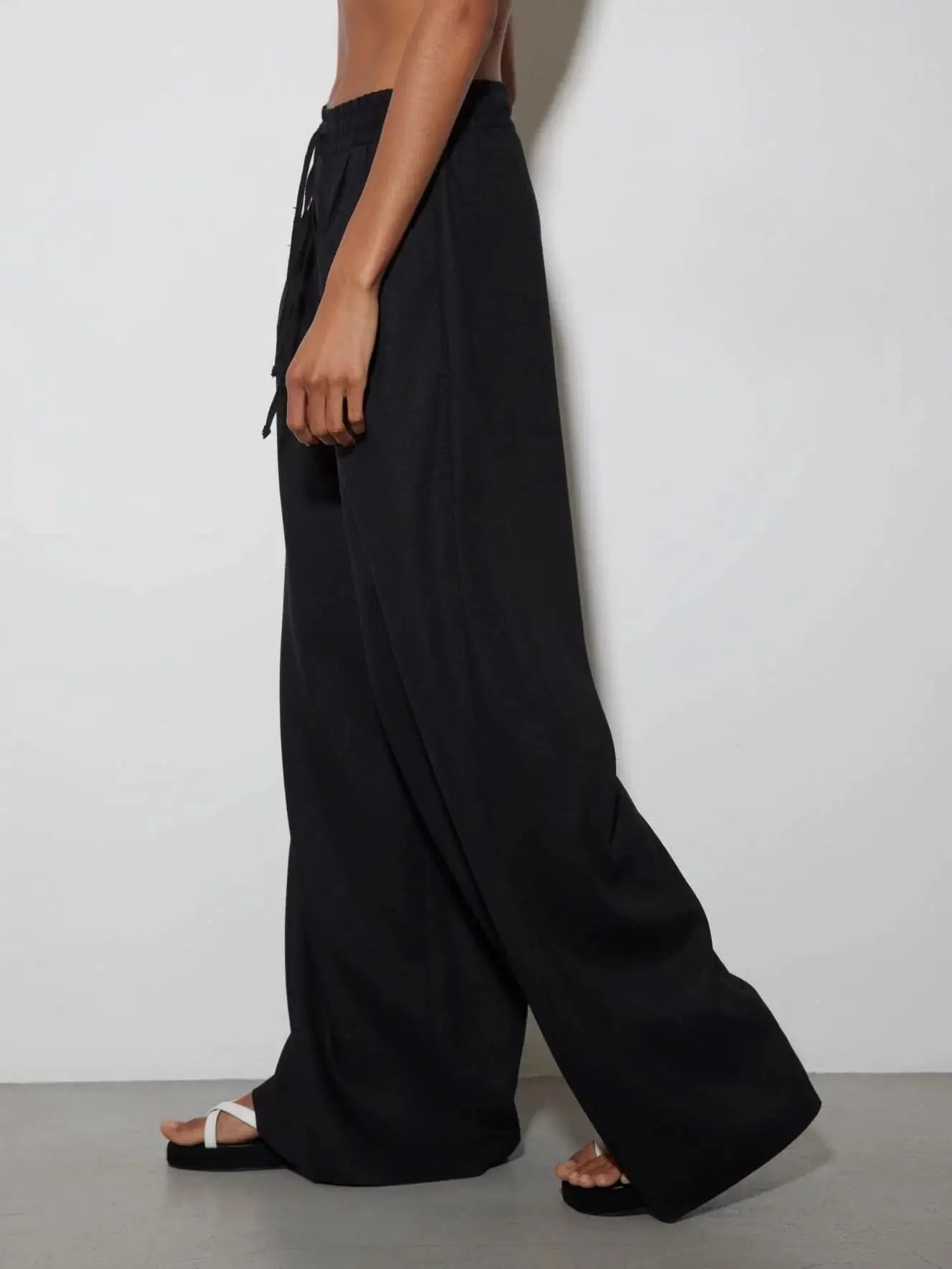 Cardigan chic e tailleur pantalone in lino e cotone