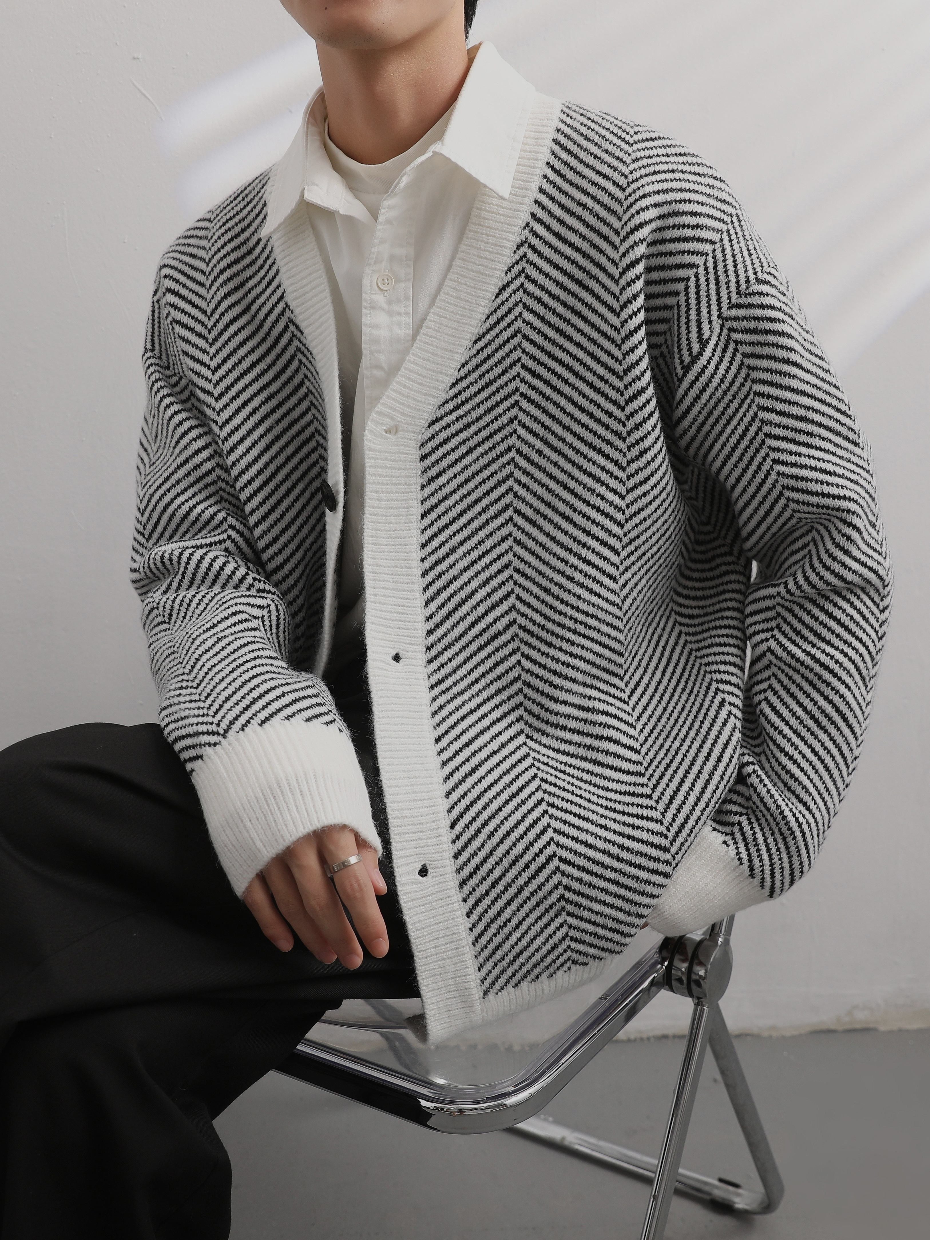 Elegante cardigan ampio a righe