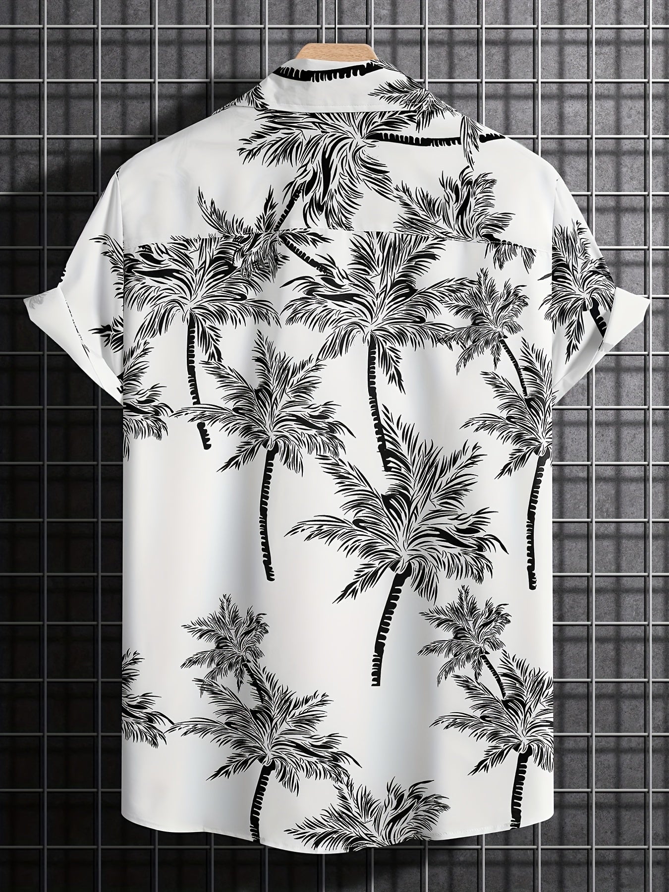 Camicia casual con maniche corte e motivo palme per le vacanze estive