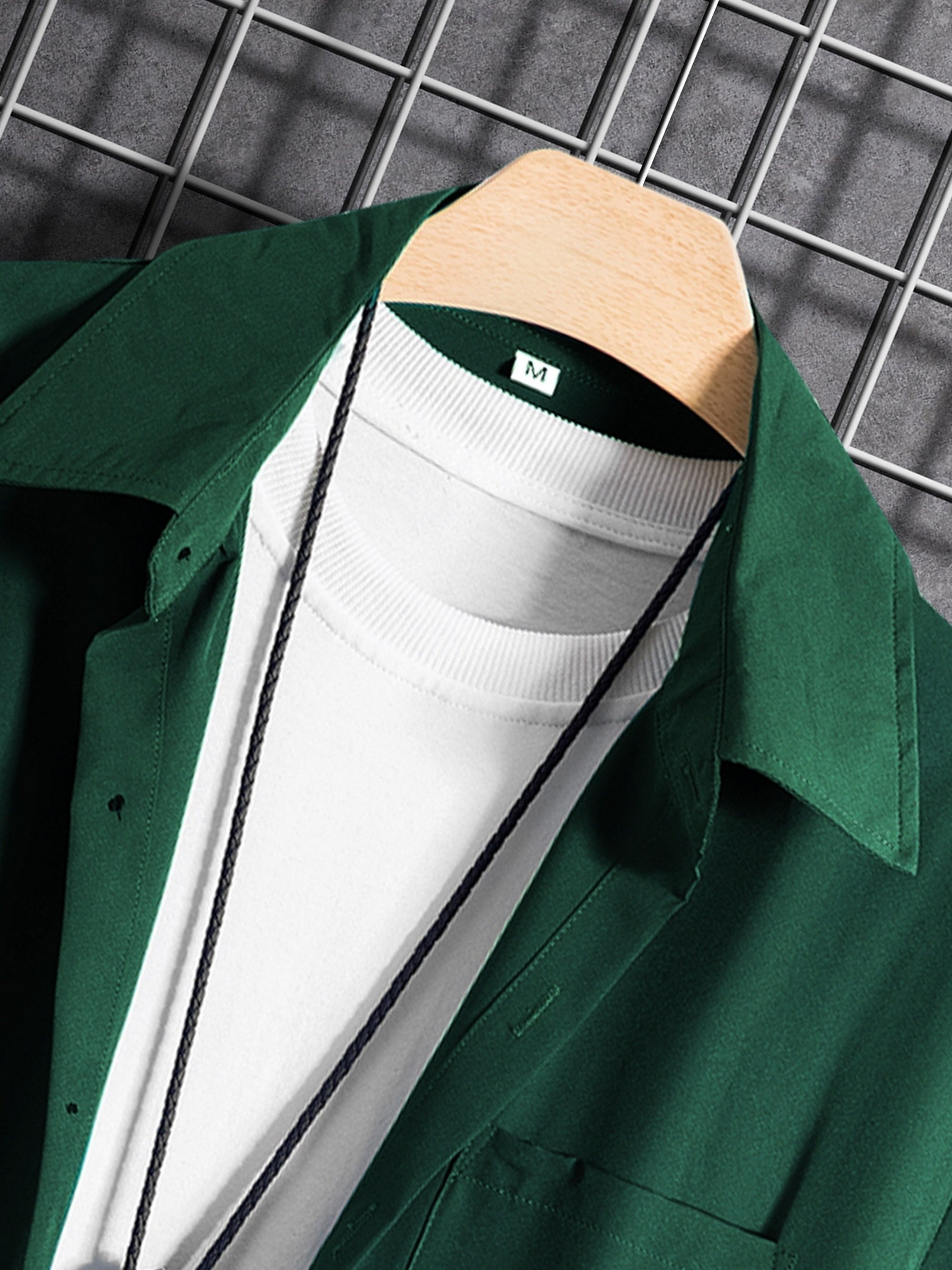 Set casual composto da camicia a maniche corte con revers con chiusura a bottoni e pantaloncini con coulisse