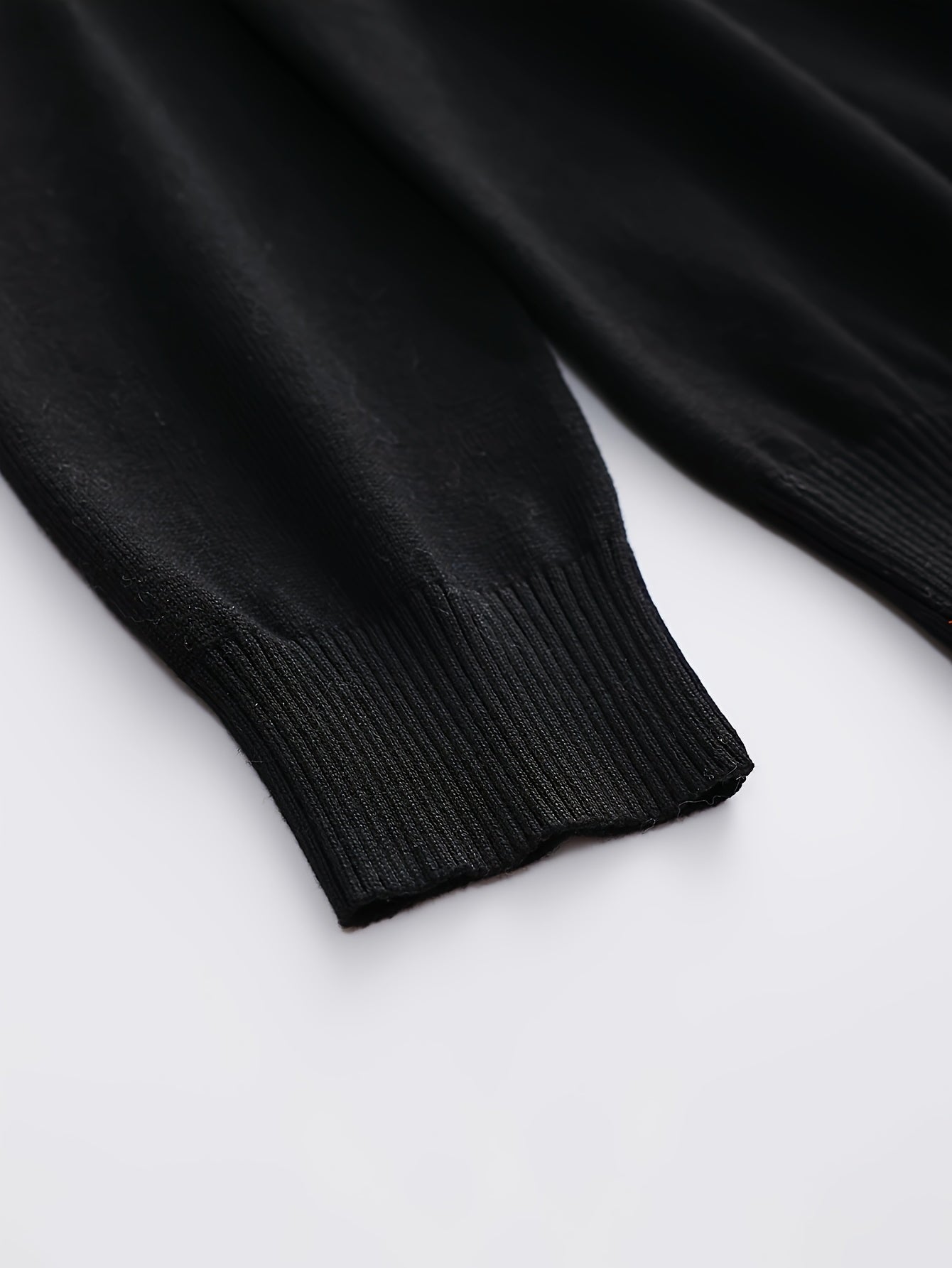 Maglione lavorato ai ferri con motivo a righe