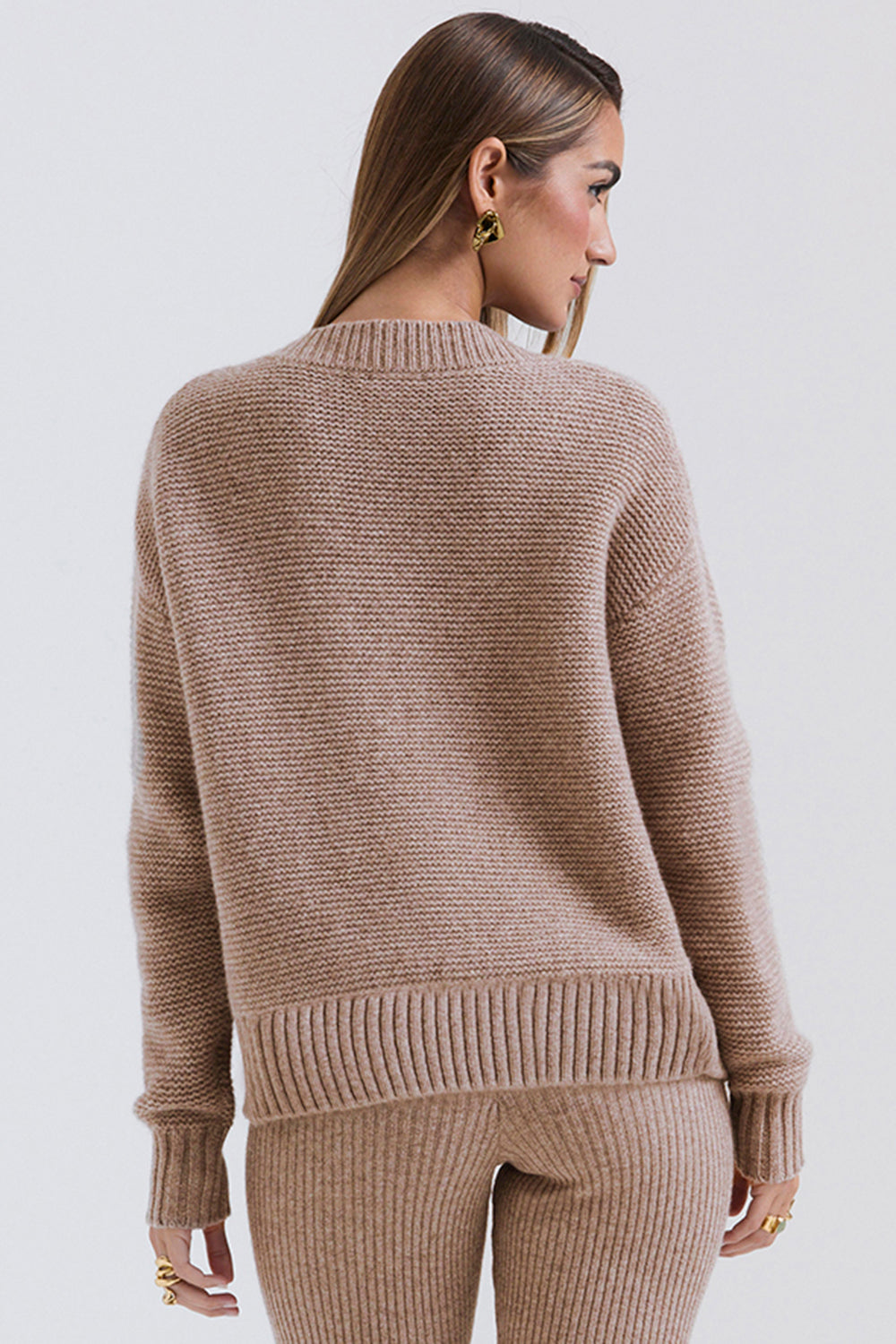 Cardigan Barley a grana grossa realizzato in lana naturale con bralette e leggings