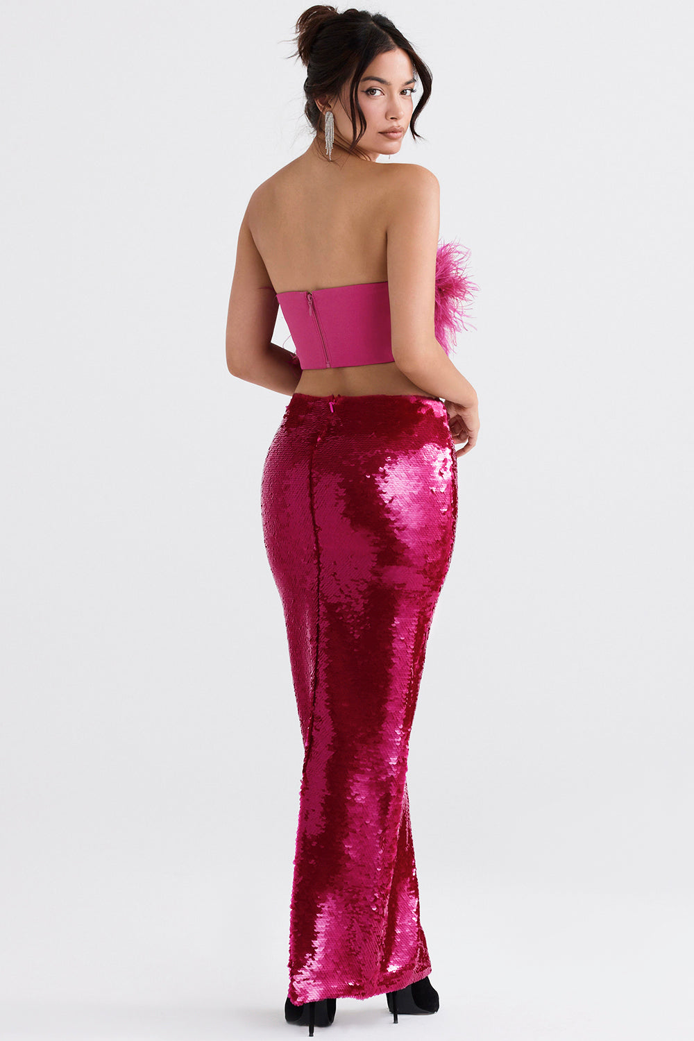 Fascia rosa brillante con paillettes e maxi gonna