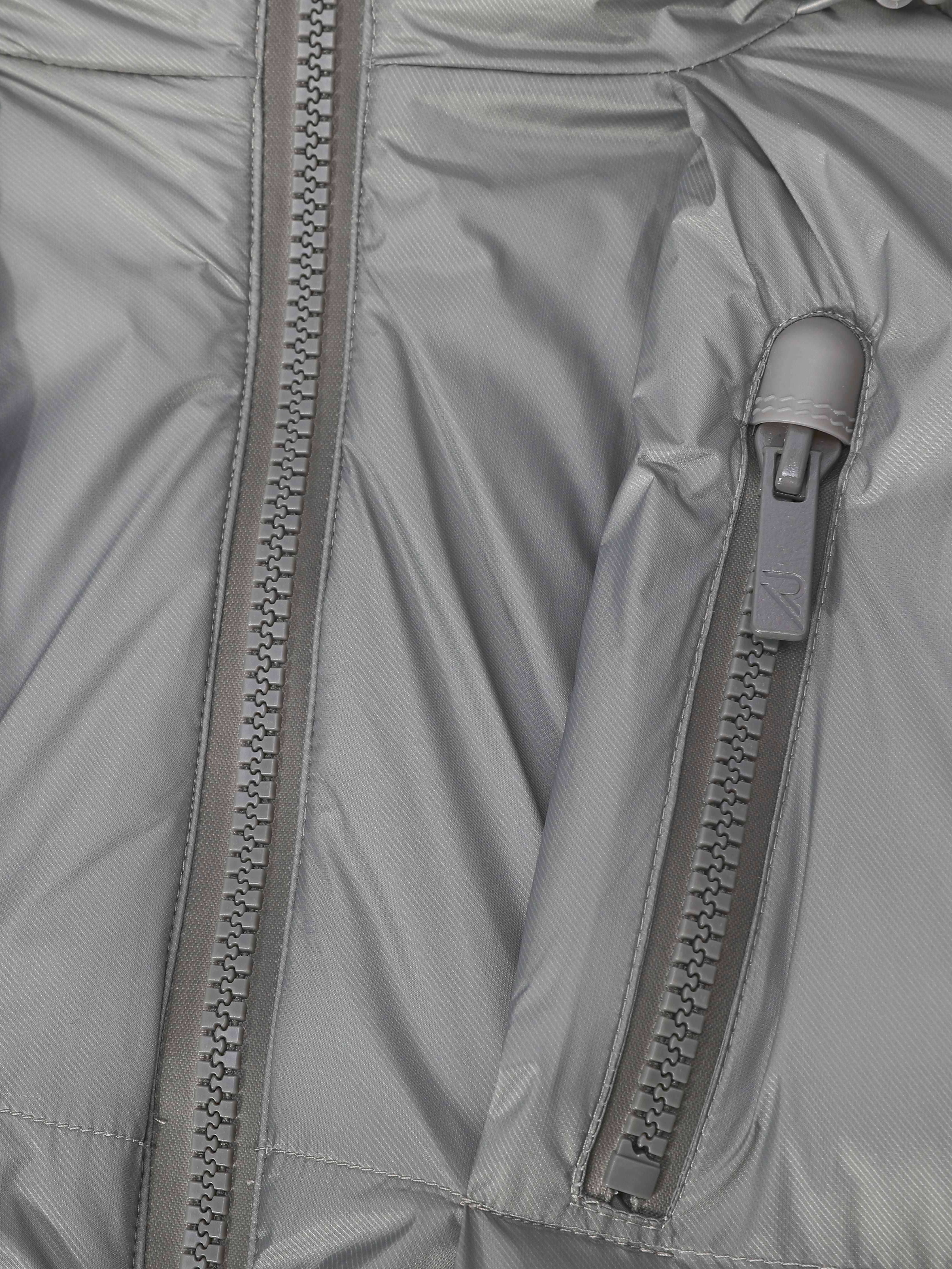 Piumino antivento con collo alto