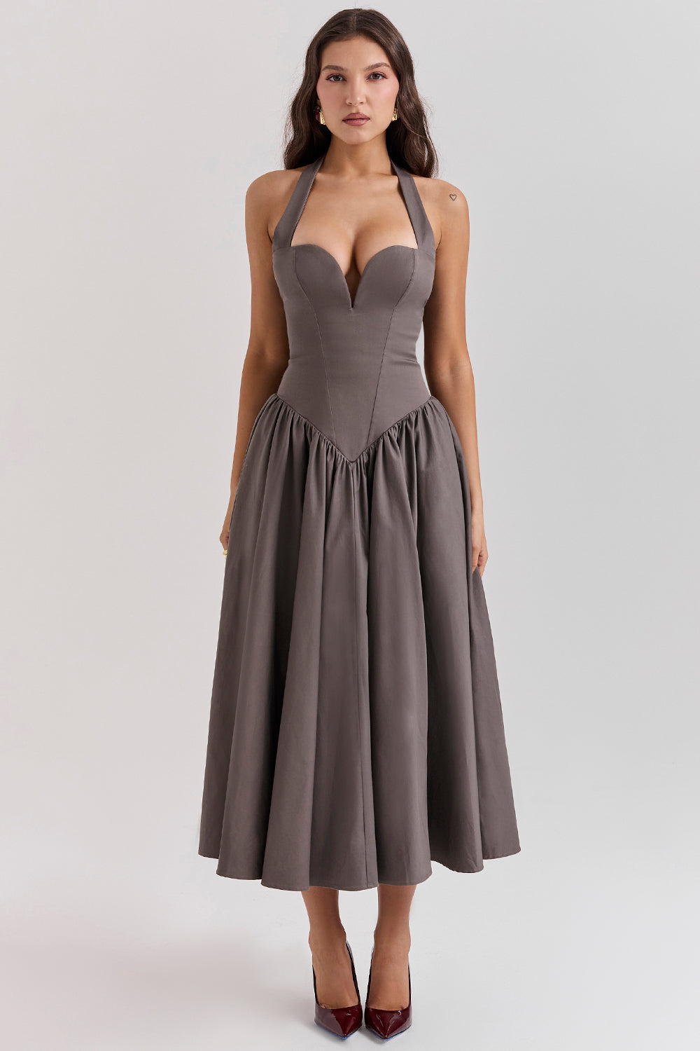 Abito midi con scollo all'americana