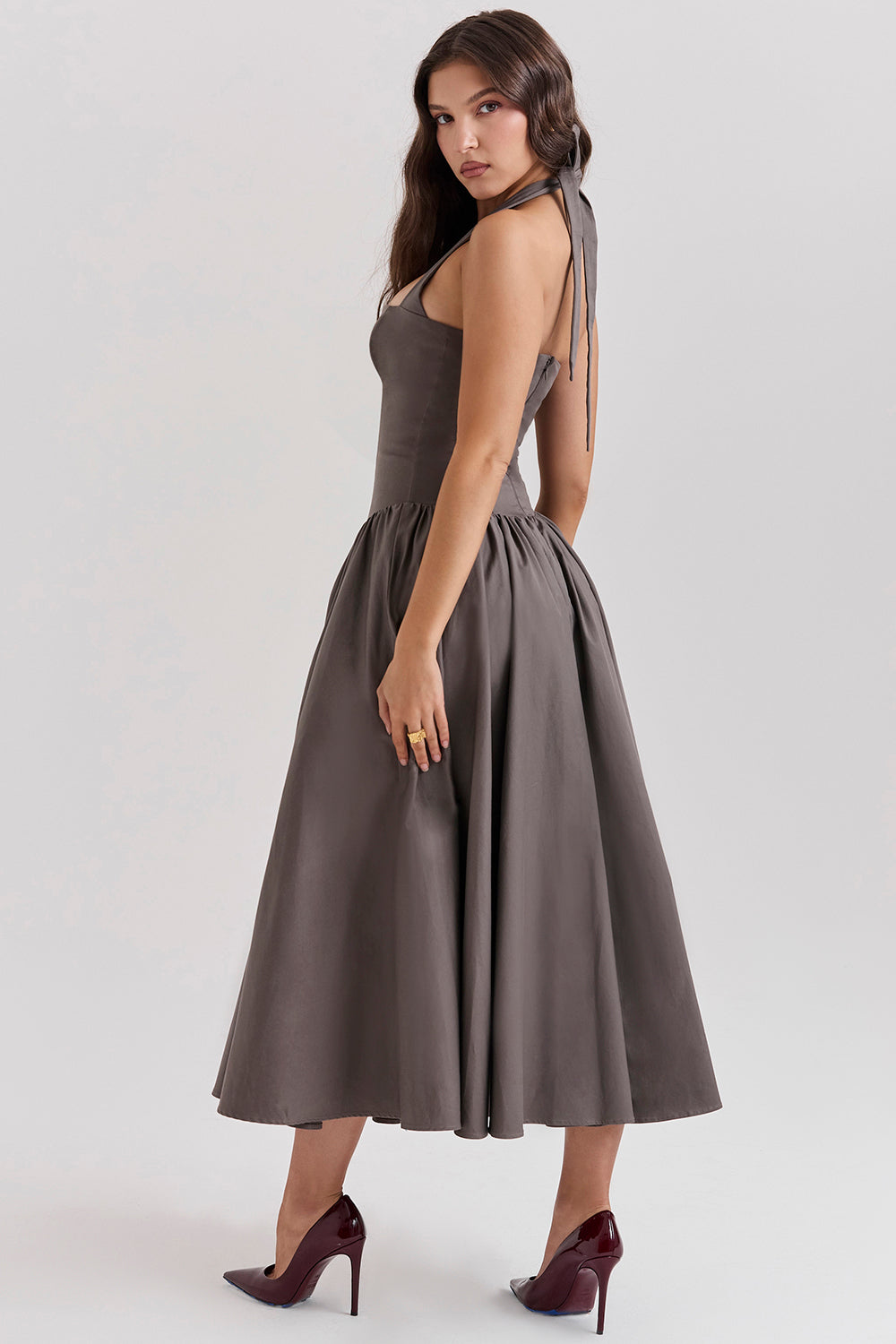 Abito midi con scollo all'americana
