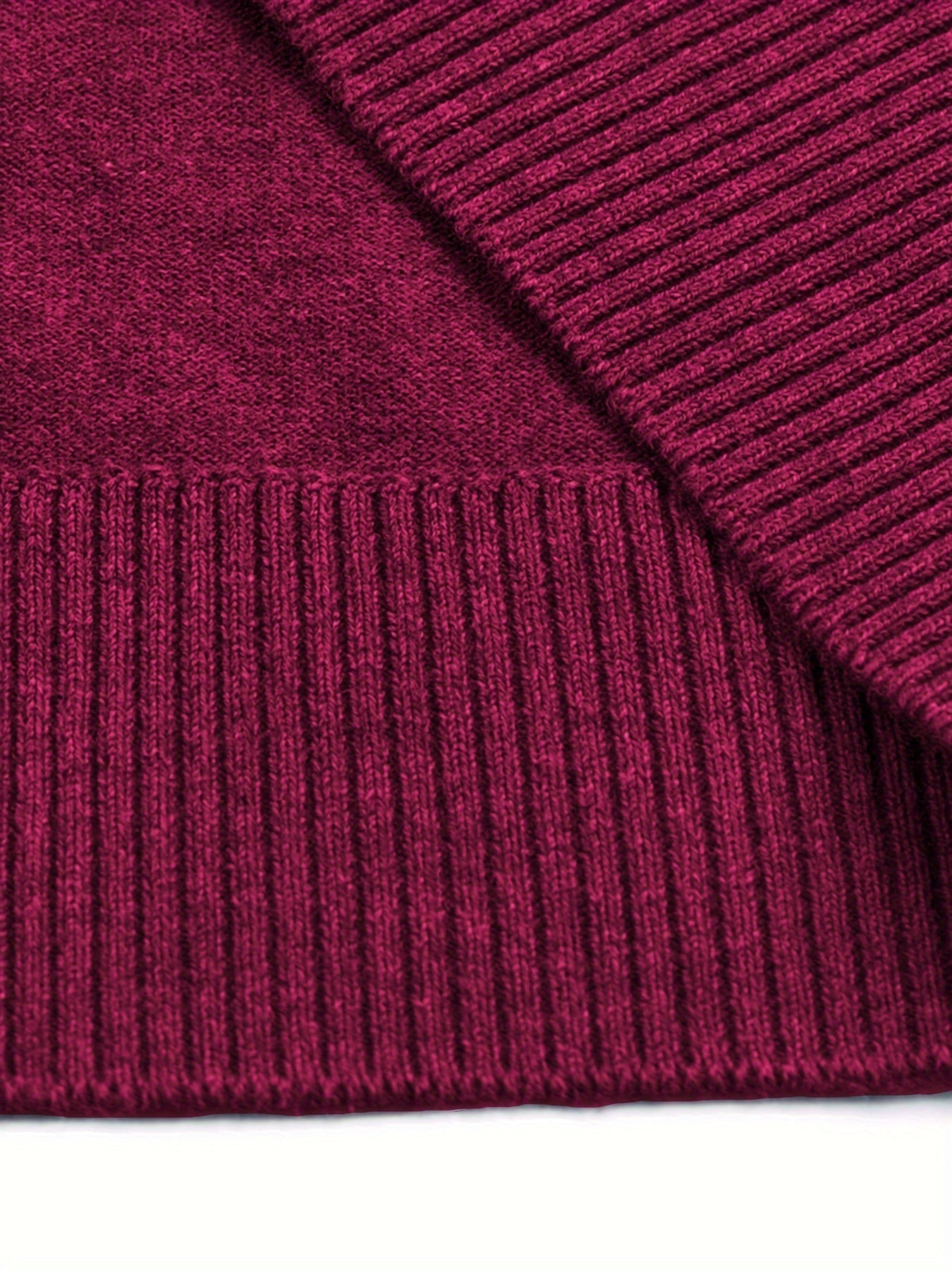 Elegante maglione con risvolto a righe da uomo