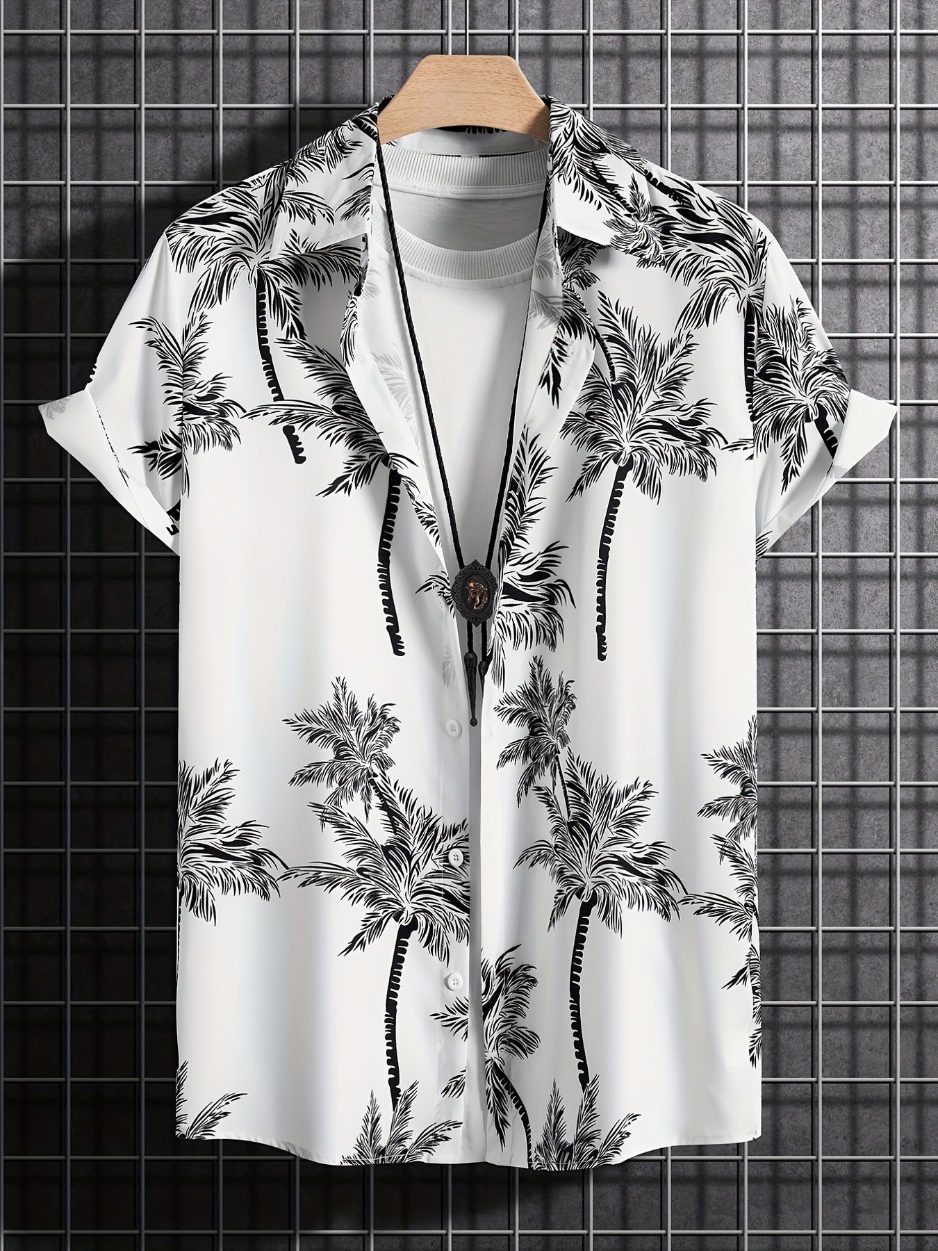 Camicia casual con maniche corte e motivo palme per le vacanze estive