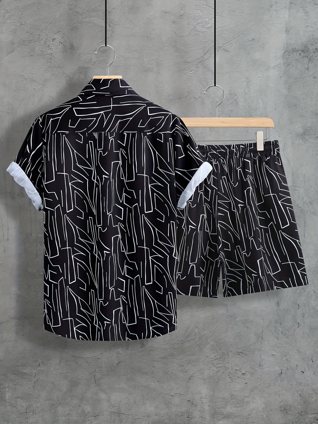 Maglia a maniche corte e pantaloncini larghi per l'estate