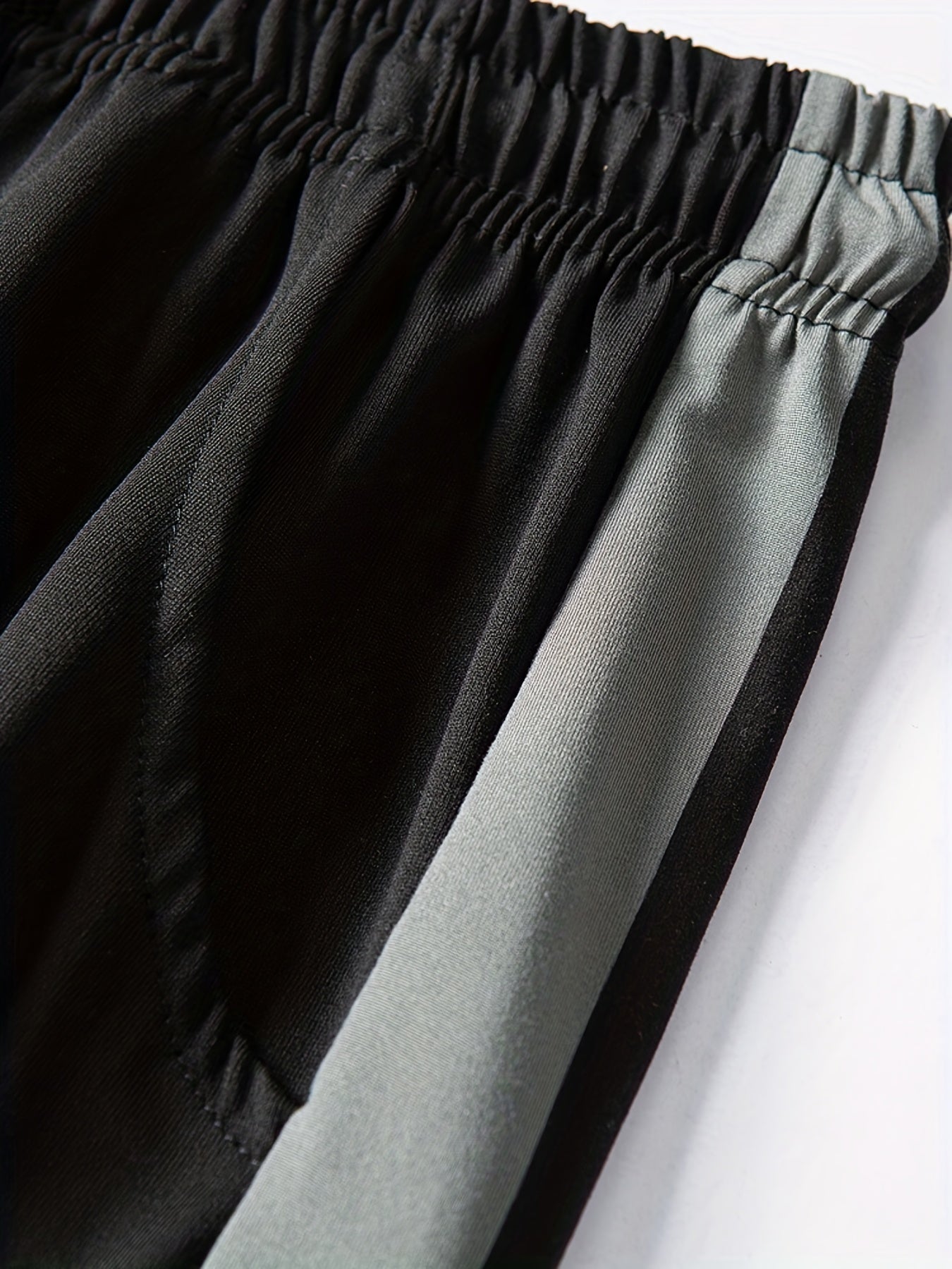 Set composto da maglietta a maniche corte e pantaloni con coulisse