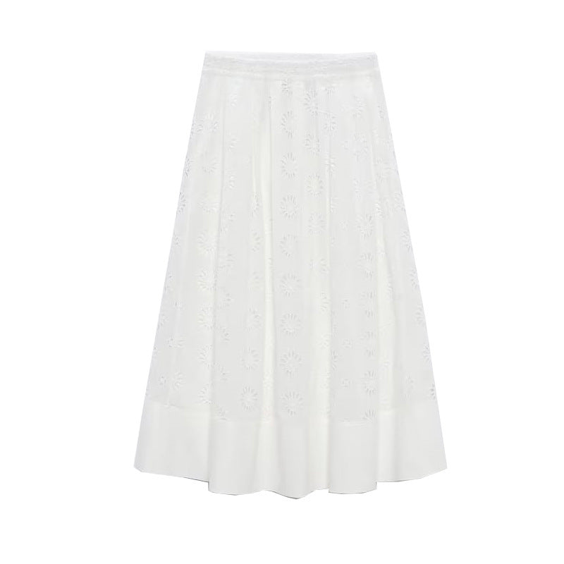 Top bianco ricamato traforato con gonna