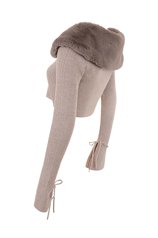 Cardigan beige in cashmere con gonna midi in maglia color cammello