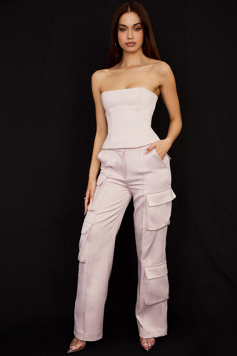 Pantaloni cargo con corsetto a gamba dritta senza spalline in raso di cristallo