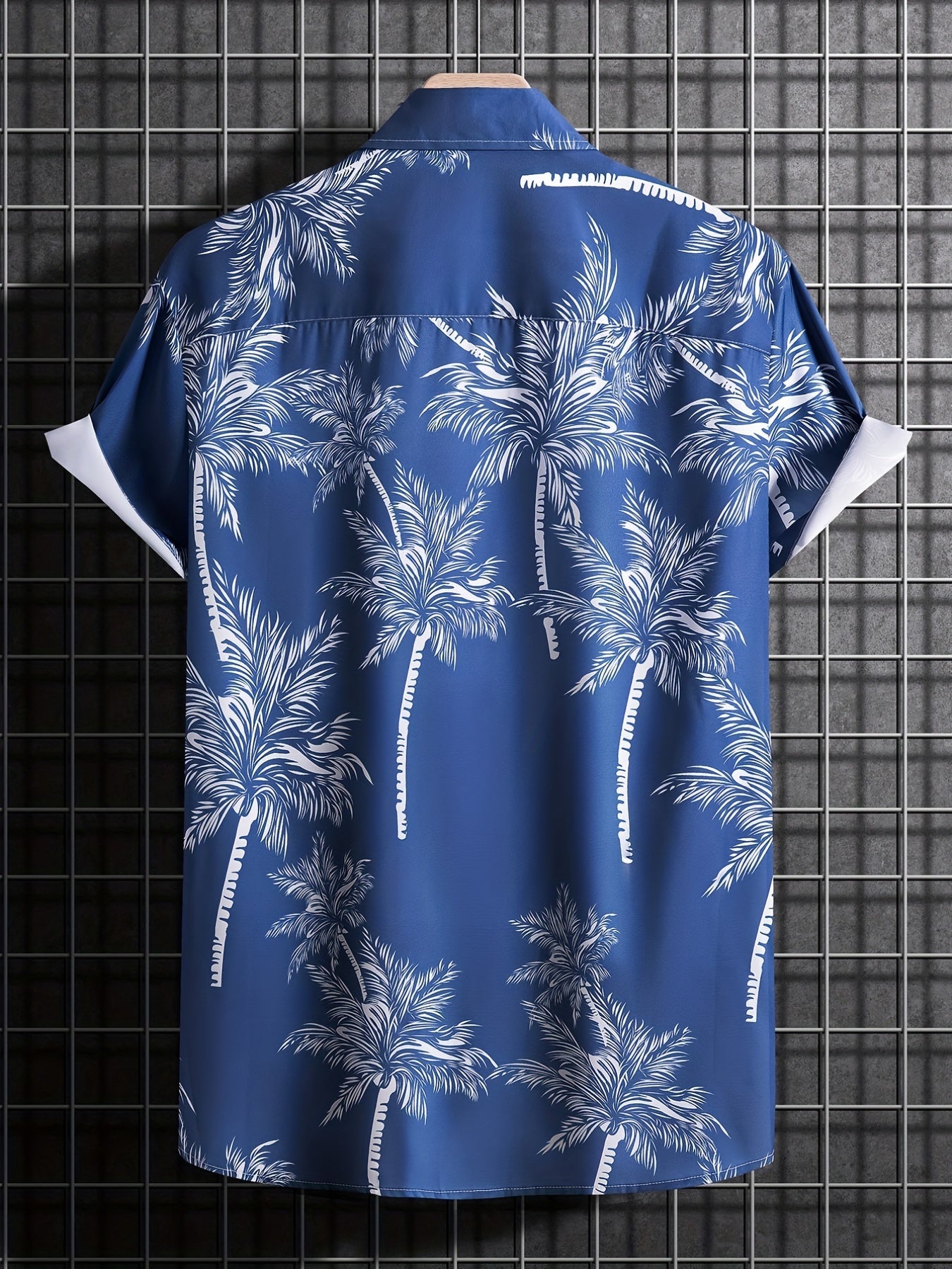 Camicia casual con maniche corte e motivo palme per le vacanze estive