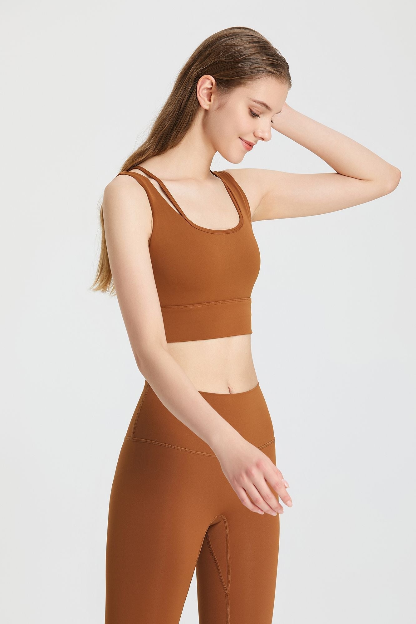 Reggiseno sportivo con profondo scollo a V e schiena scoperta