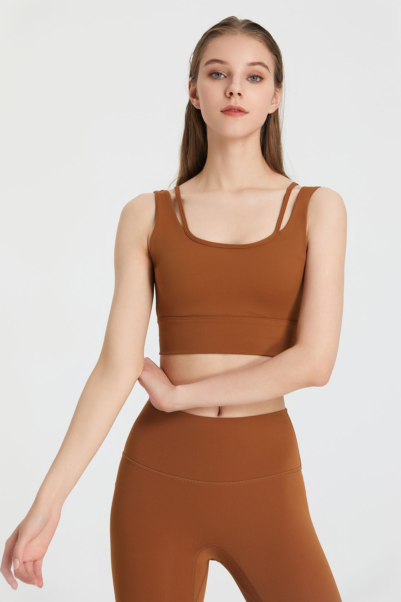 Reggiseno sportivo con profondo scollo a V e schiena scoperta