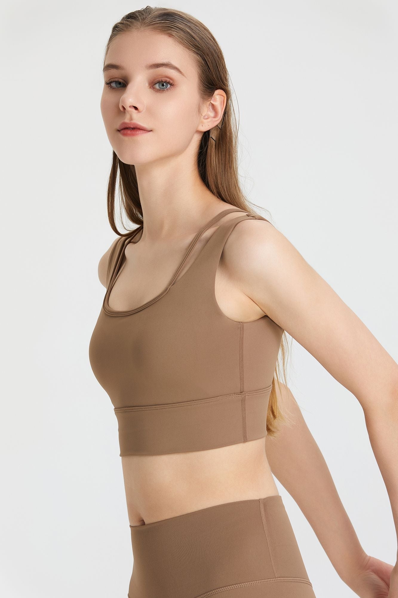 Reggiseno sportivo con profondo scollo a V e schiena scoperta