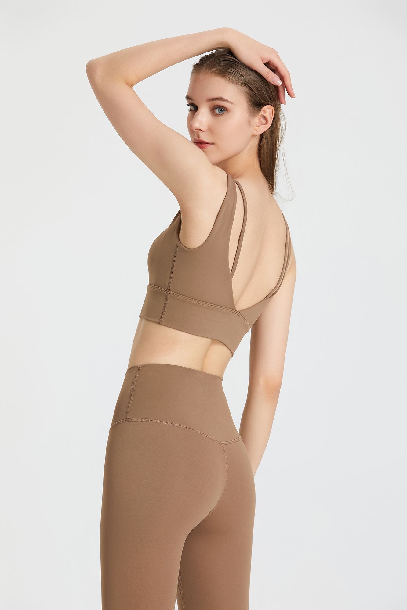 Reggiseno sportivo con profondo scollo a V e schiena scoperta