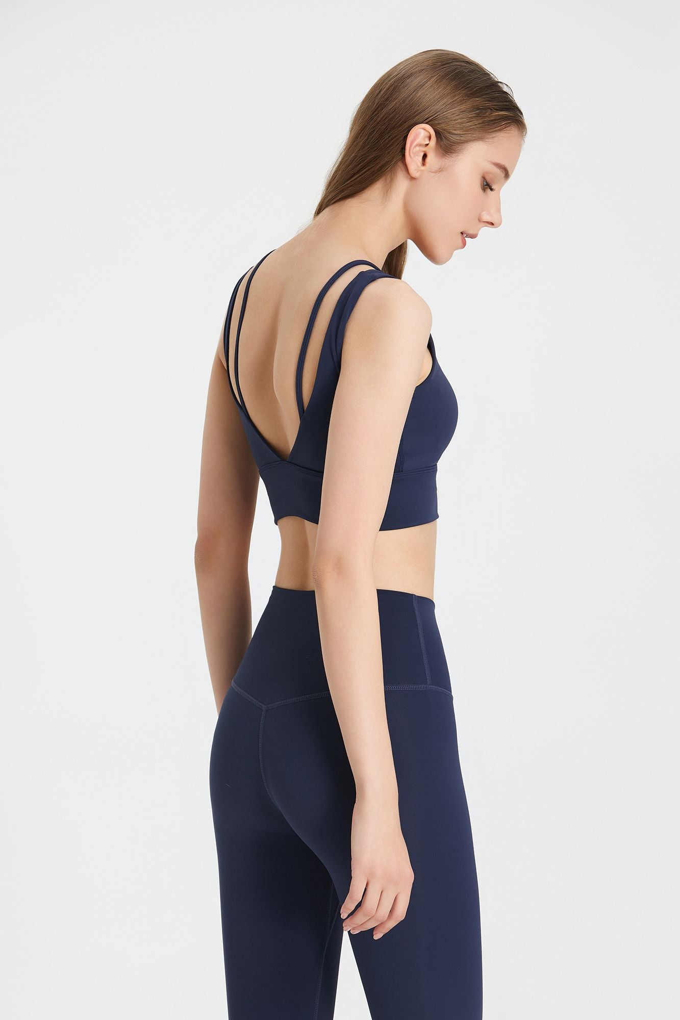 Reggiseno sportivo con profondo scollo a V e schiena scoperta