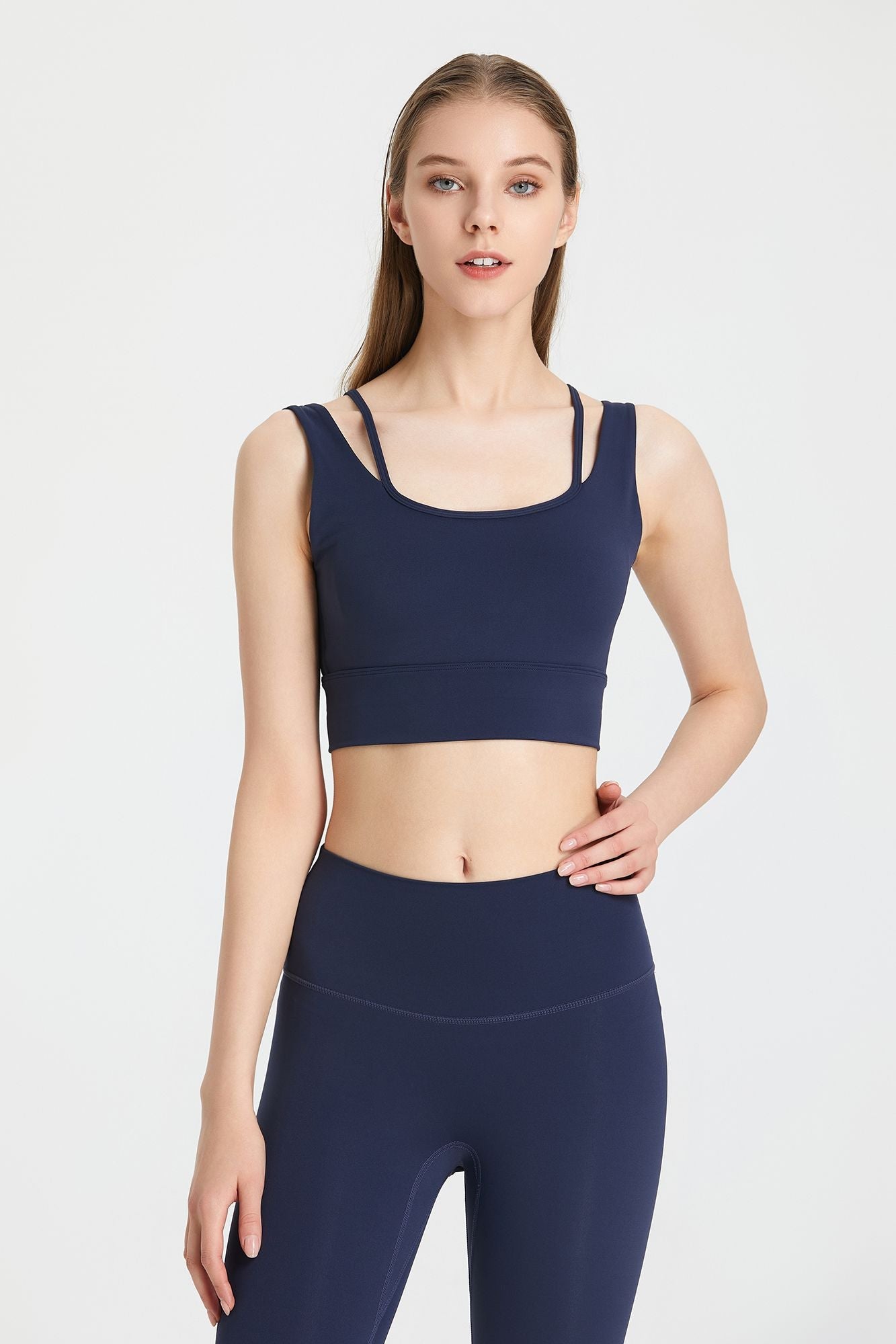 Reggiseno sportivo con profondo scollo a V e schiena scoperta