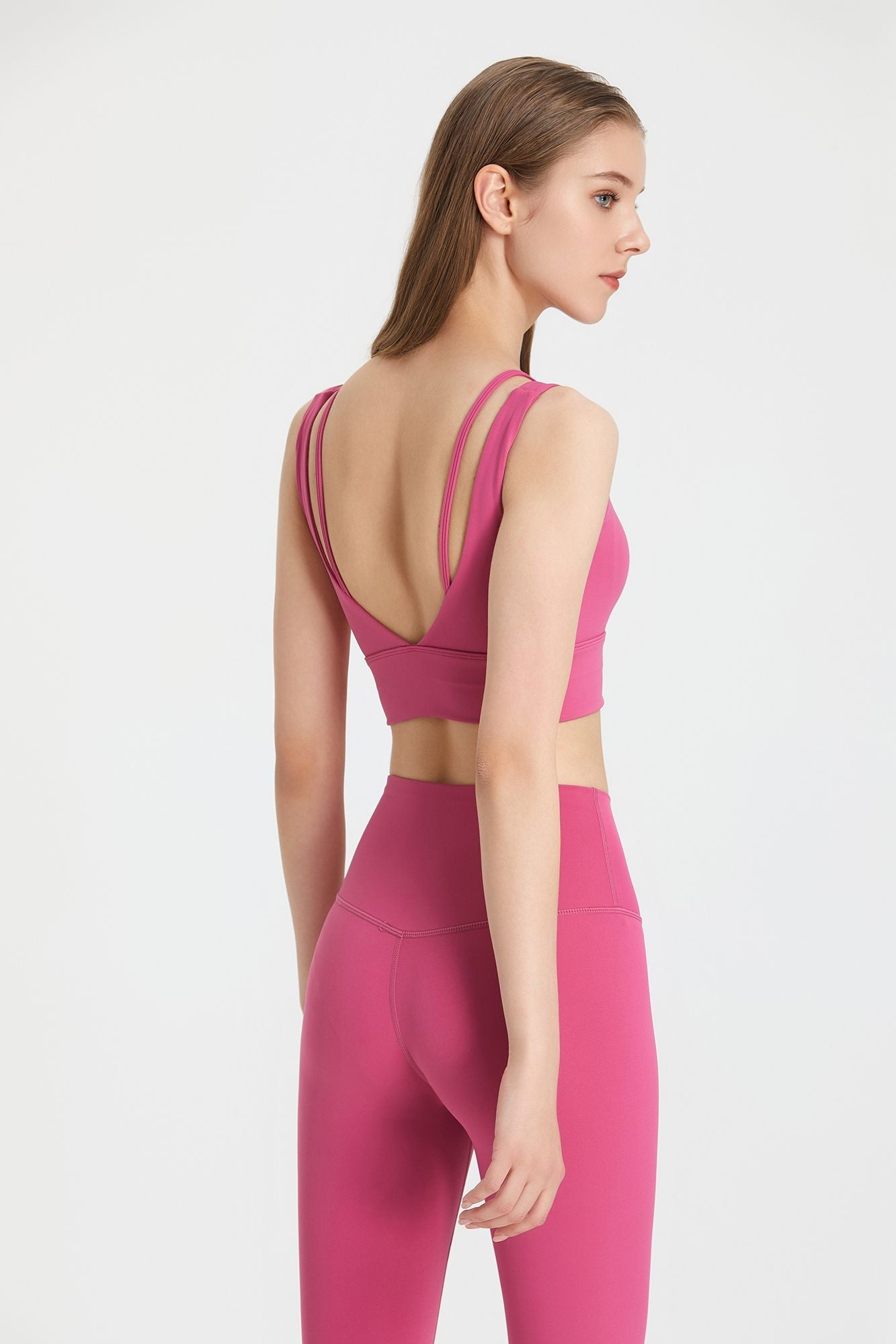 Reggiseno sportivo con profondo scollo a V e schiena scoperta