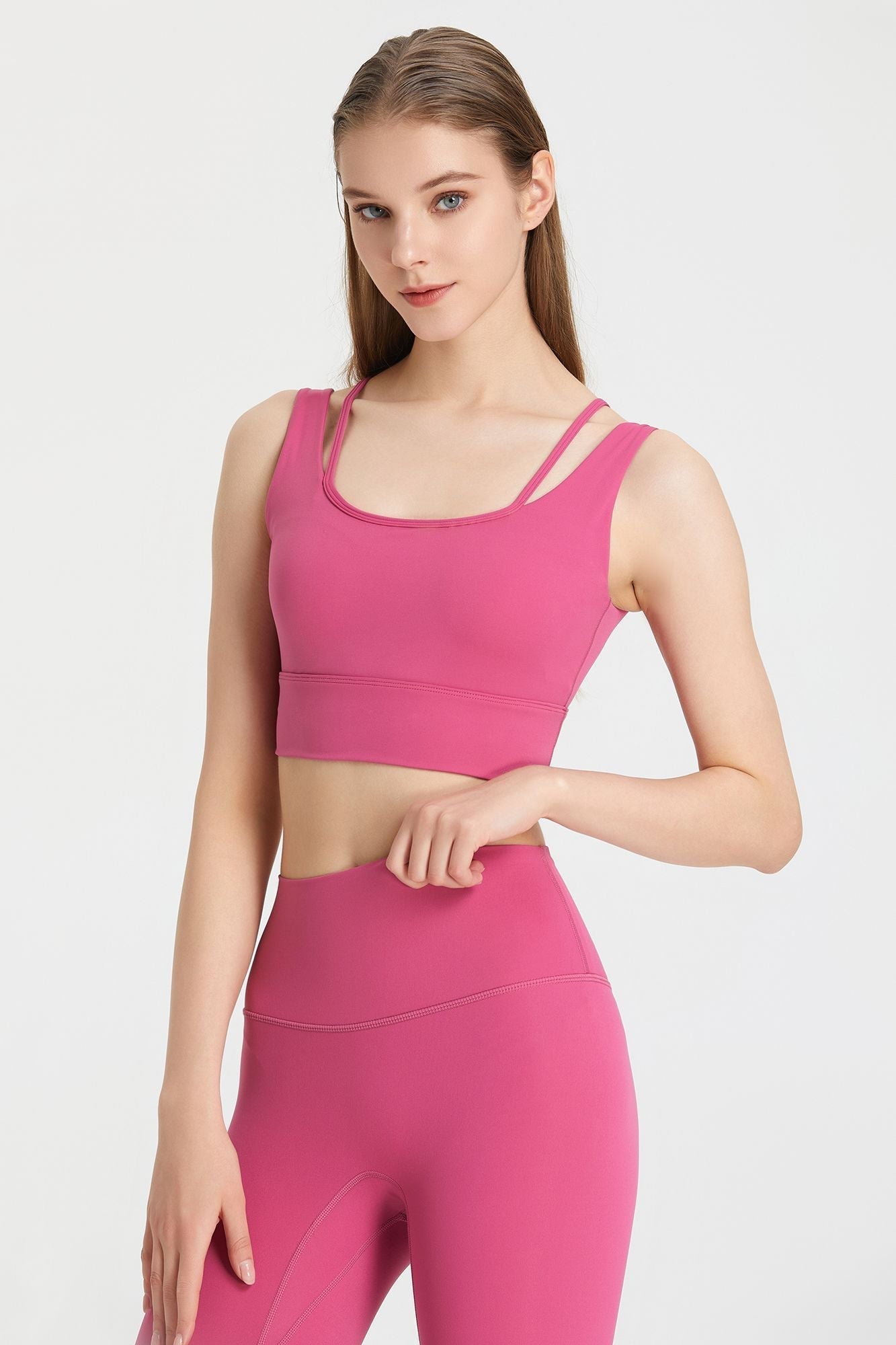 Reggiseno sportivo con profondo scollo a V e schiena scoperta
