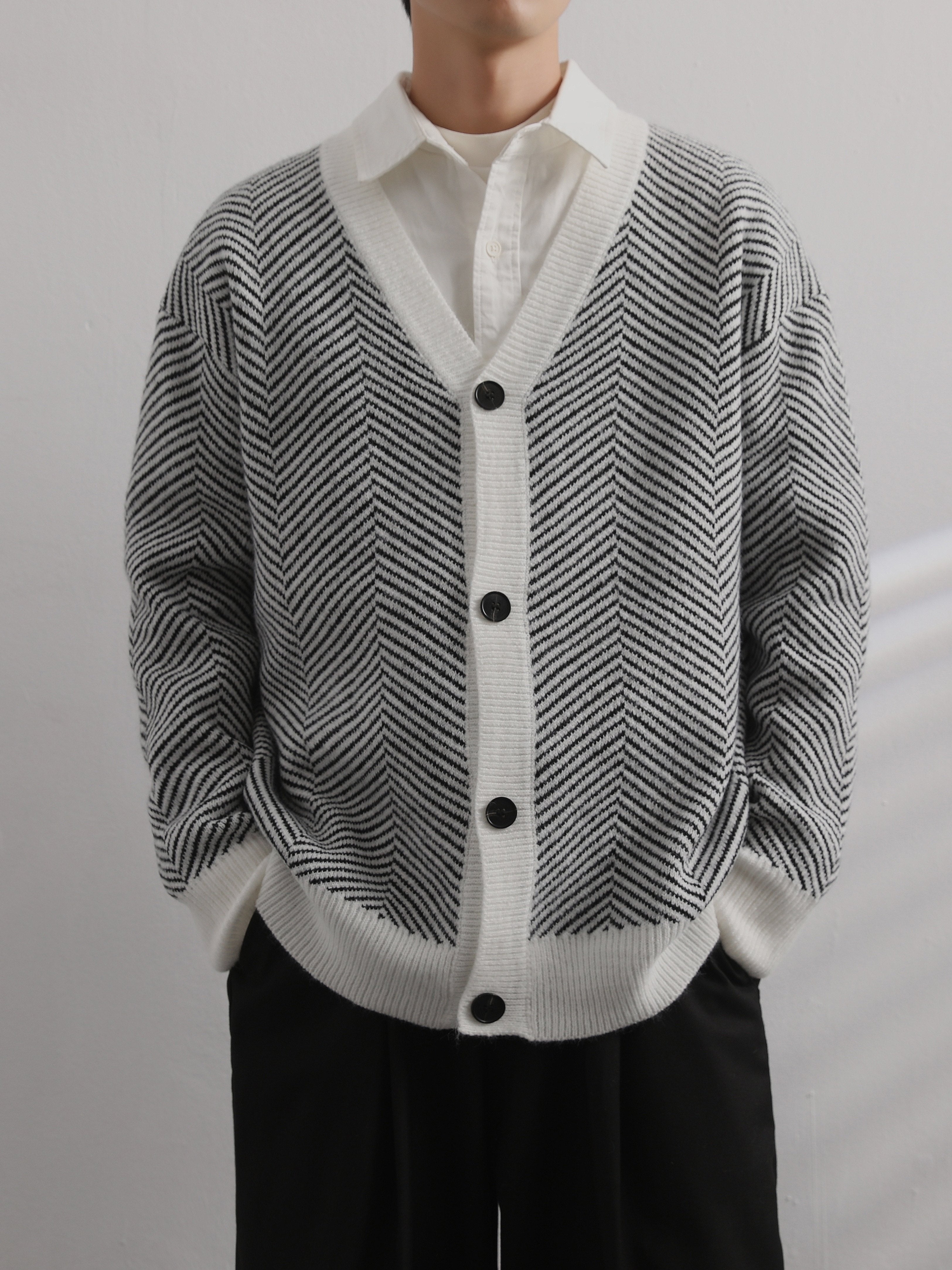 Elegante cardigan ampio a righe
