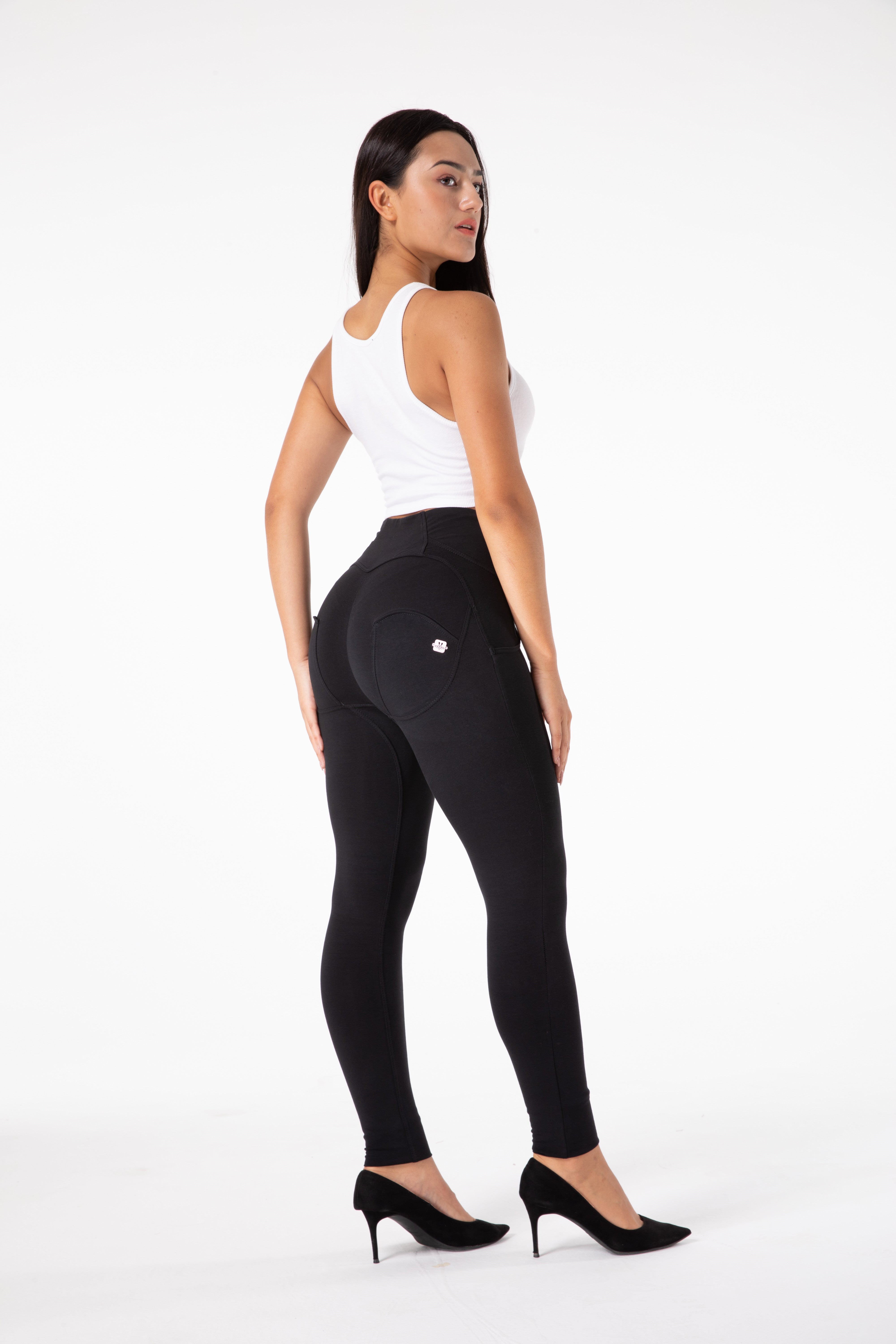 Leggings neri attillati a vita alta