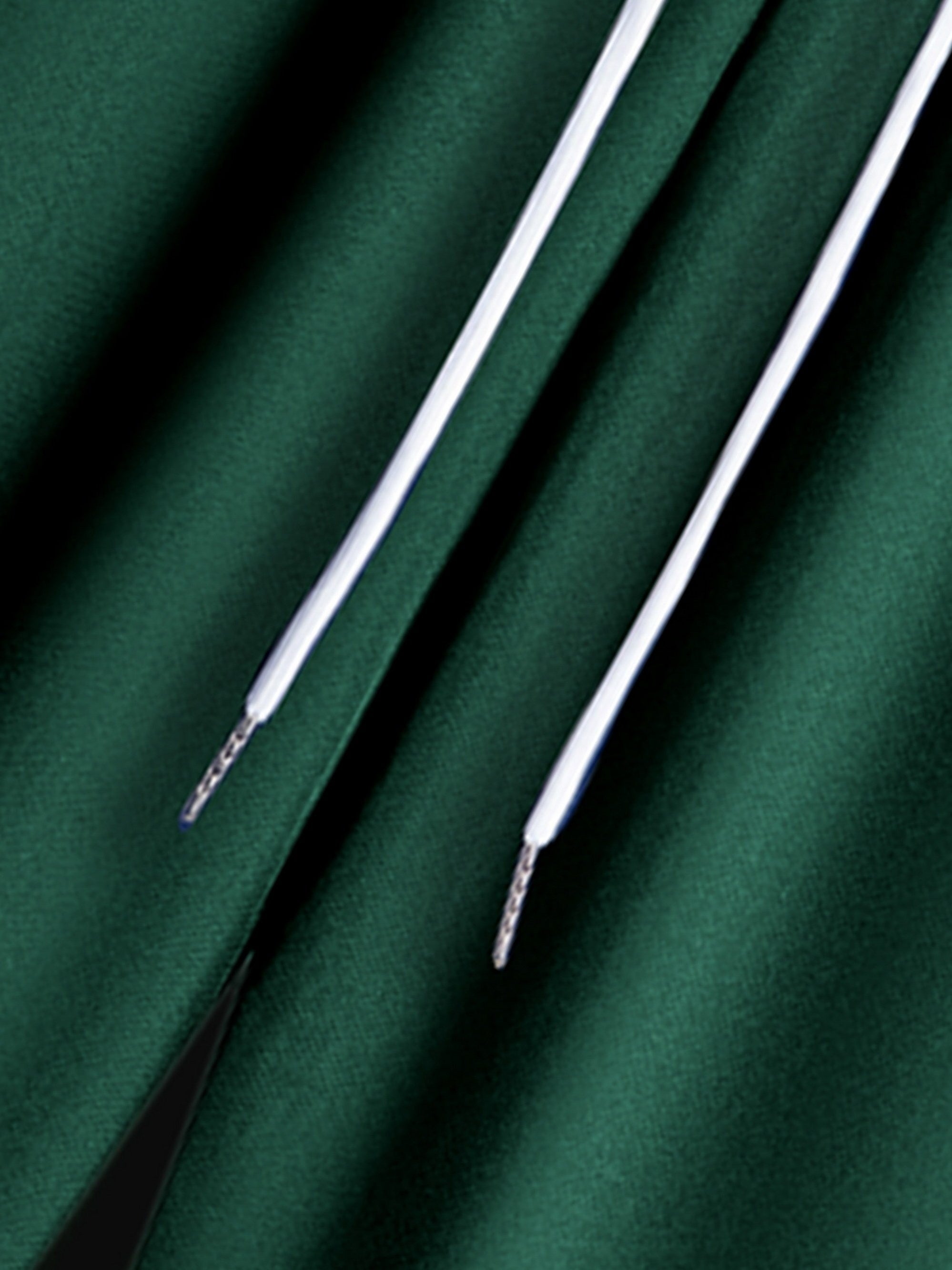 Set casual composto da camicia a maniche corte con revers con chiusura a bottoni e pantaloncini con coulisse