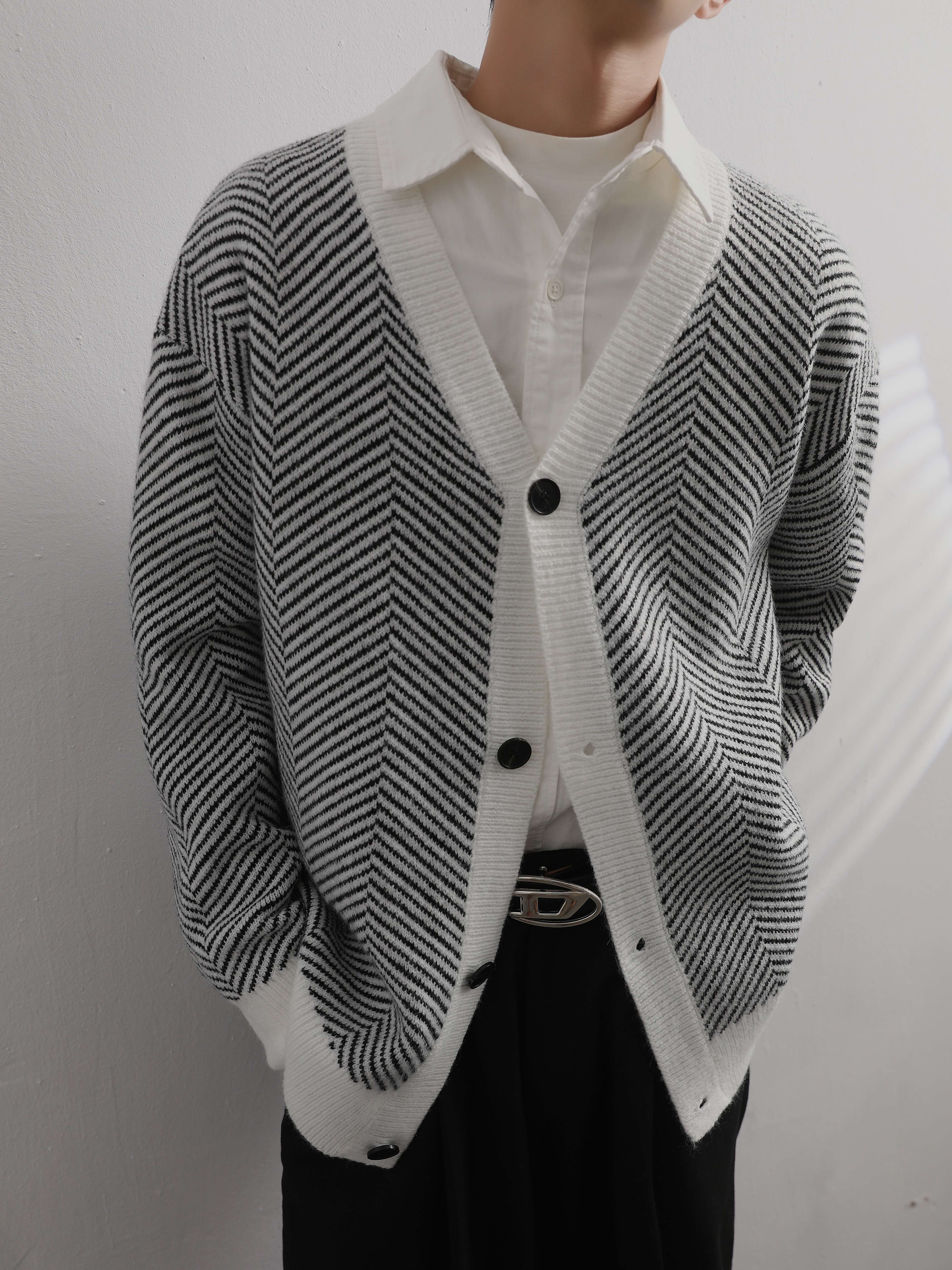 Elegante cardigan ampio a righe