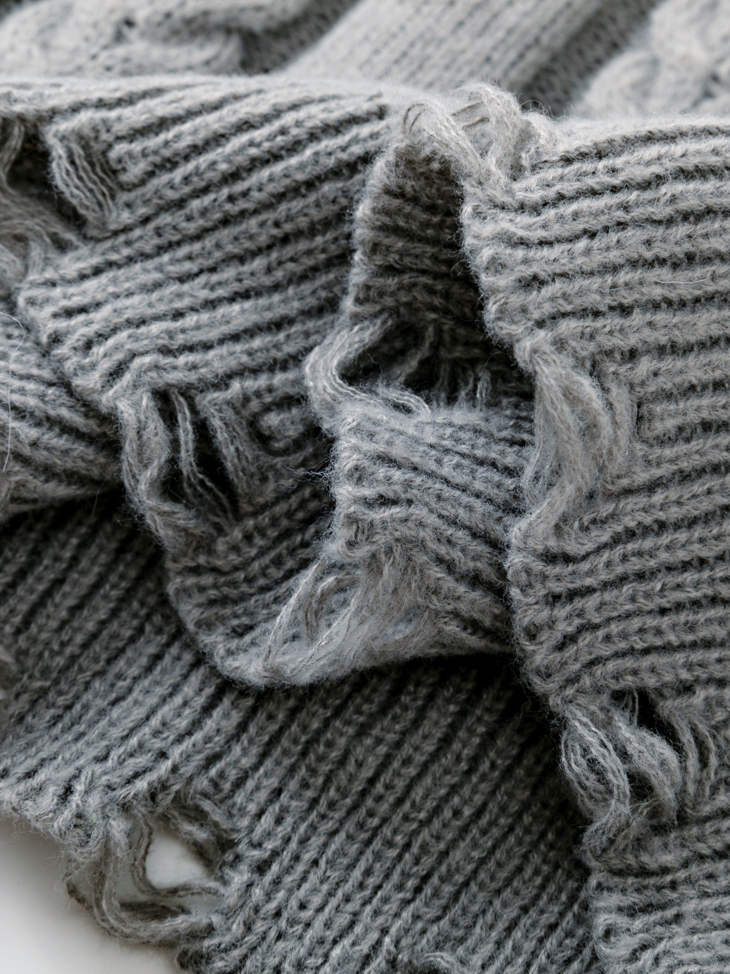 Maglione grigio lavorato a maglia con elasticit? media da uomo