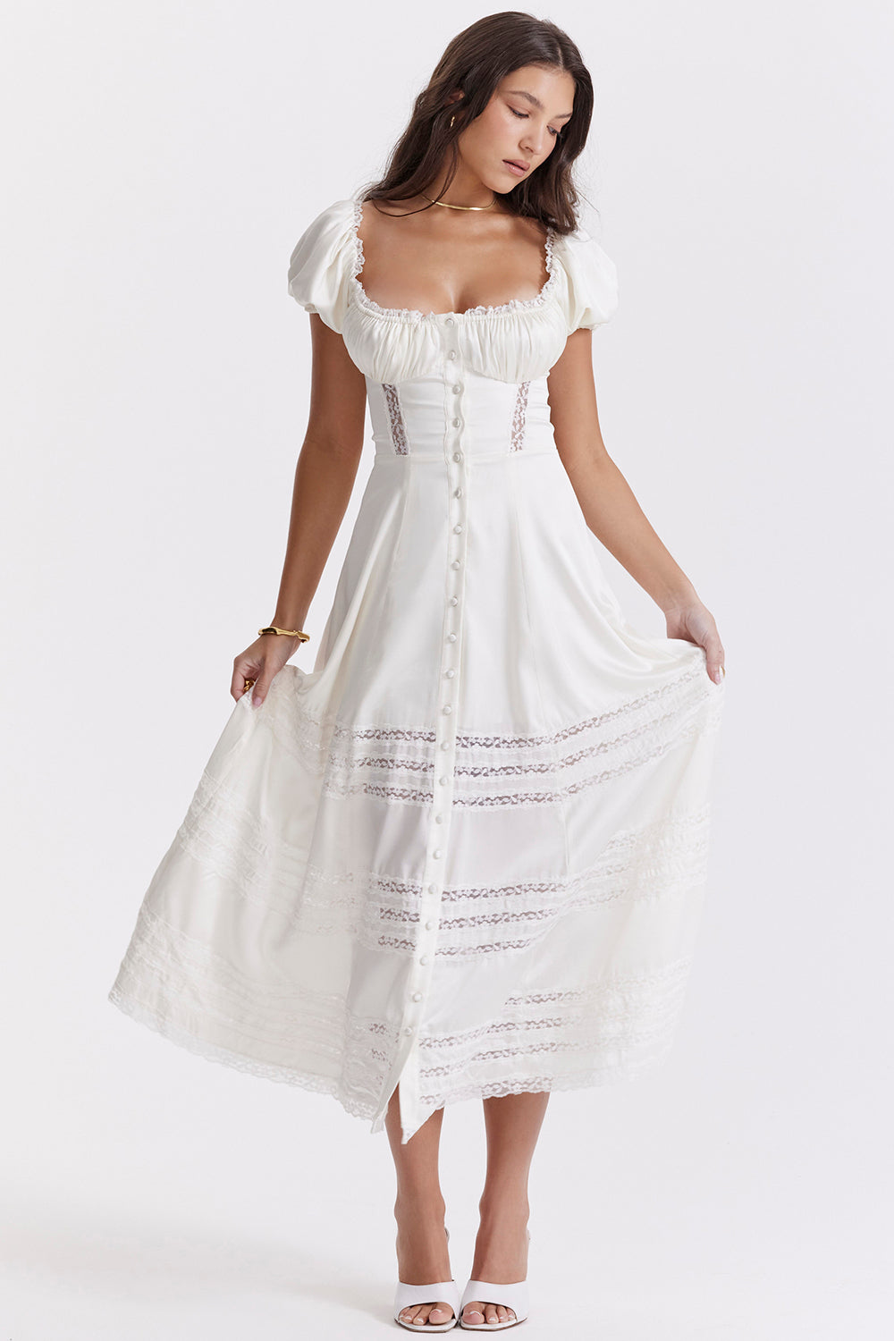 Abito color avorio realizzato in vera seta con maniche a sbuffo