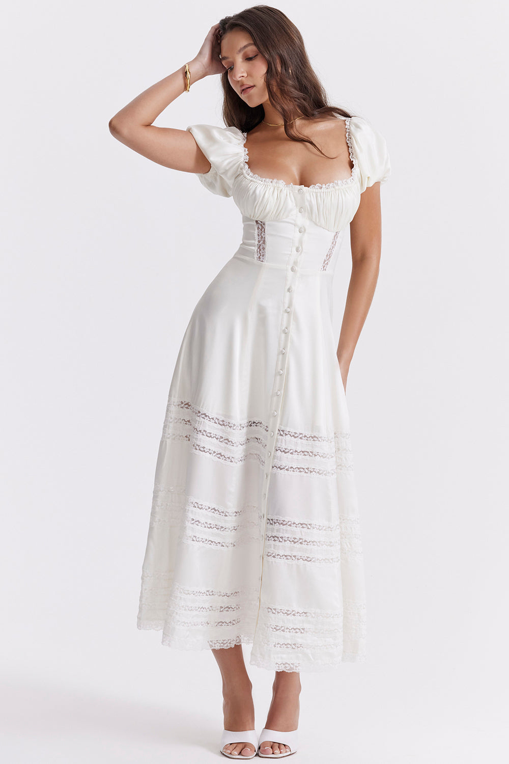 Abito color avorio realizzato in vera seta con maniche a sbuffo