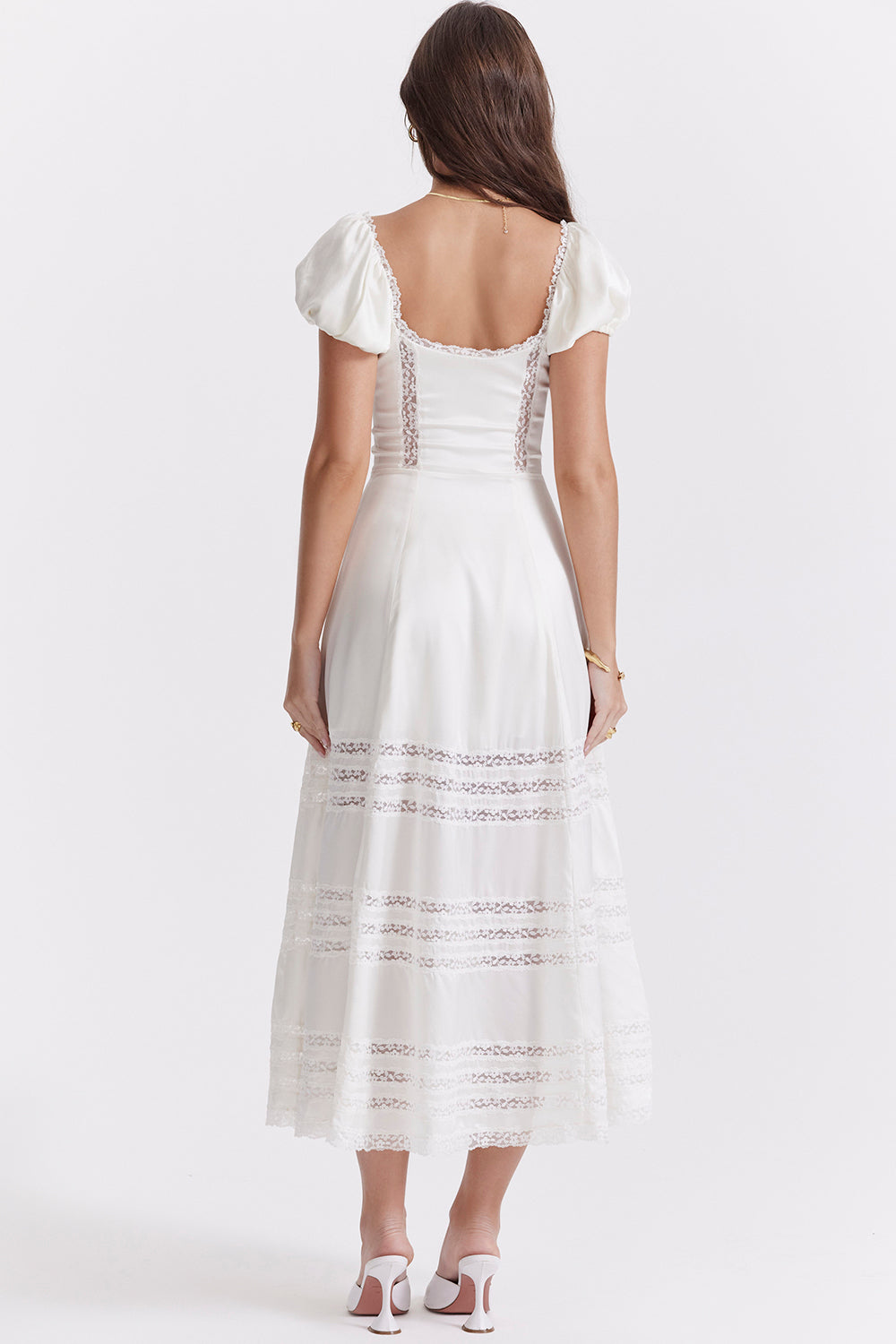 Abito color avorio realizzato in vera seta con maniche a sbuffo