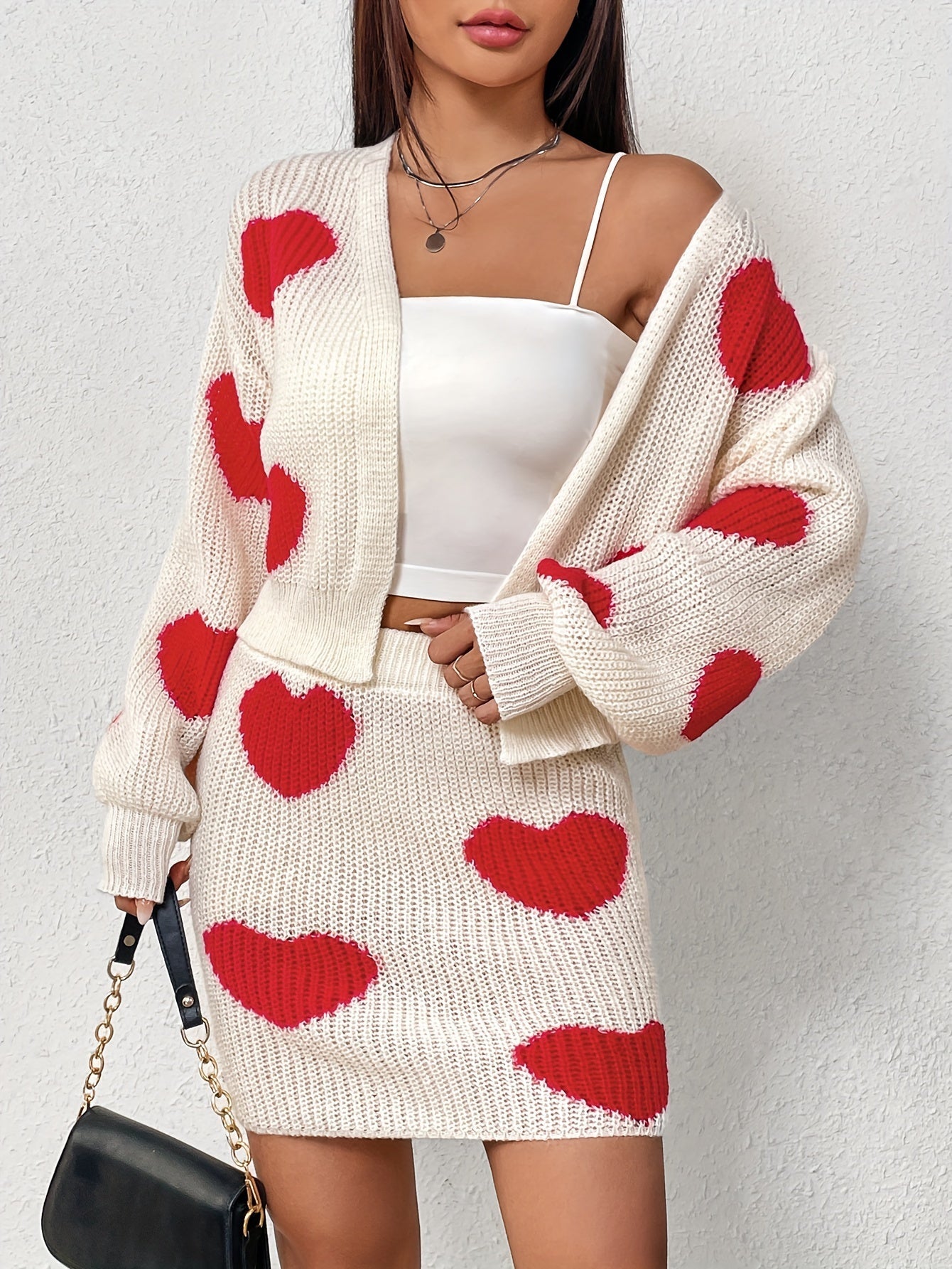Set composto da un cardigan a maniche lunghe e una gonna lavorata a maglia con motivo a cuori