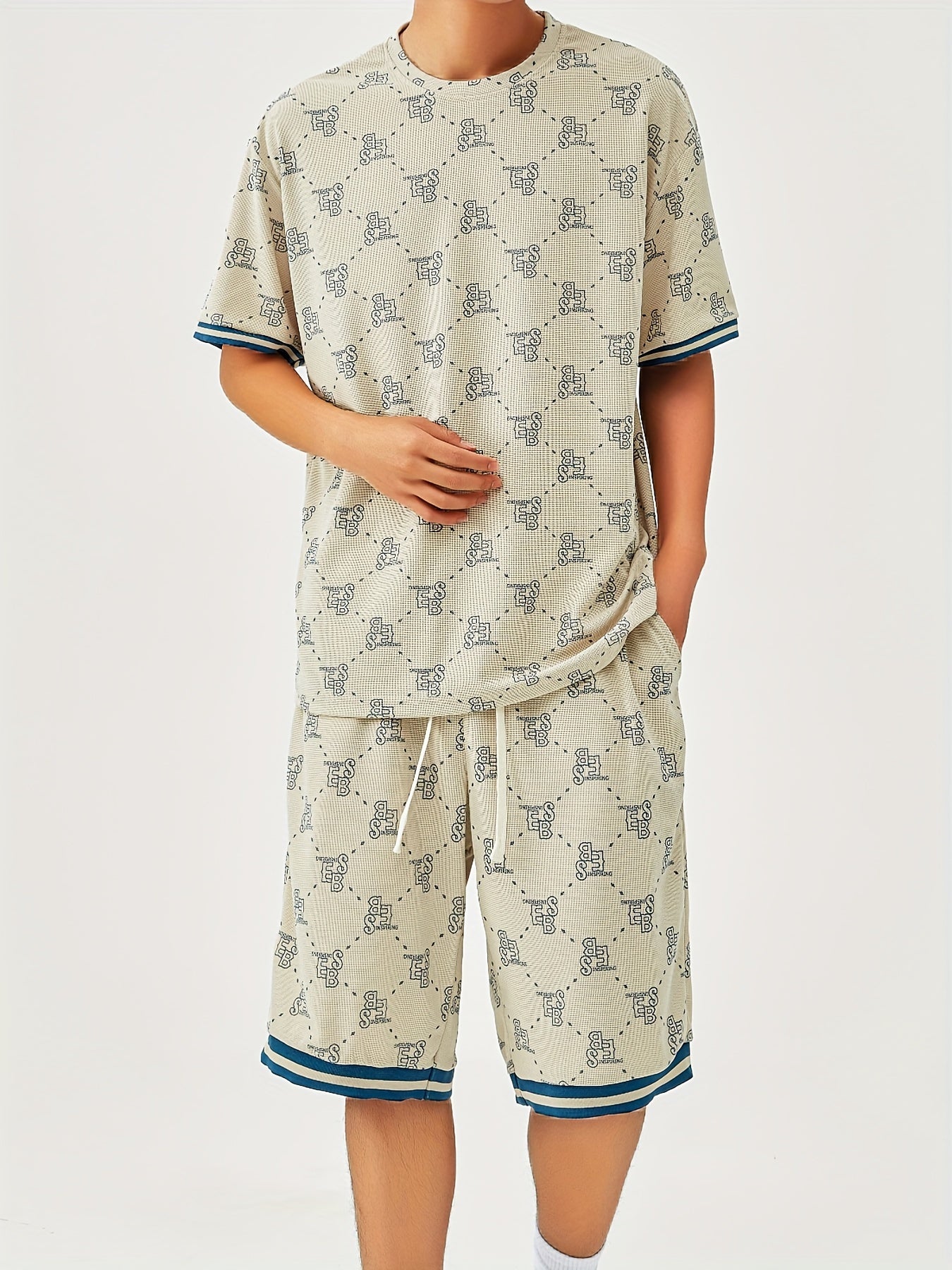 T-shirt e pantaloncini con stampa motivo lettere