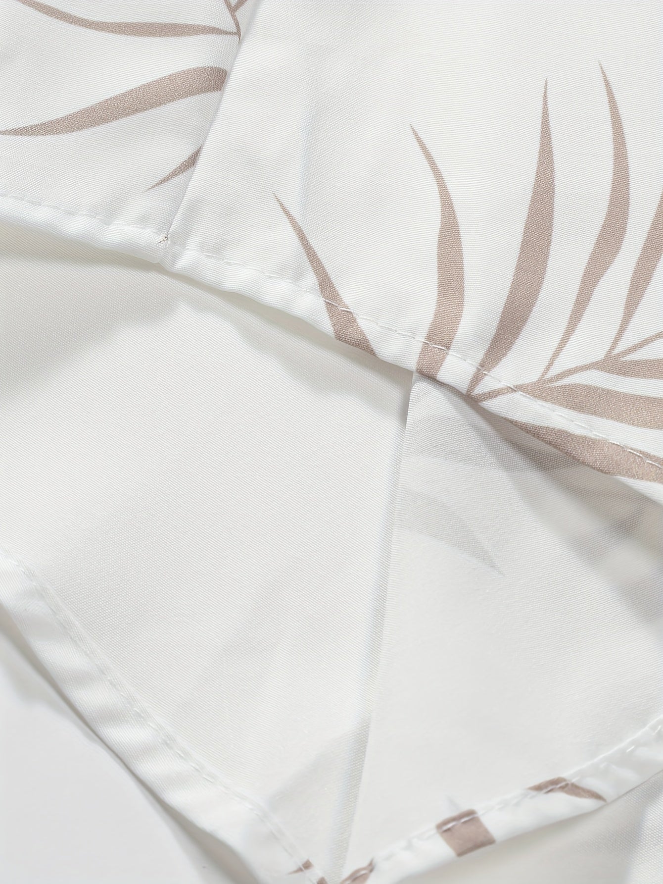 Set camicia e pantaloncini con stampa di foglie