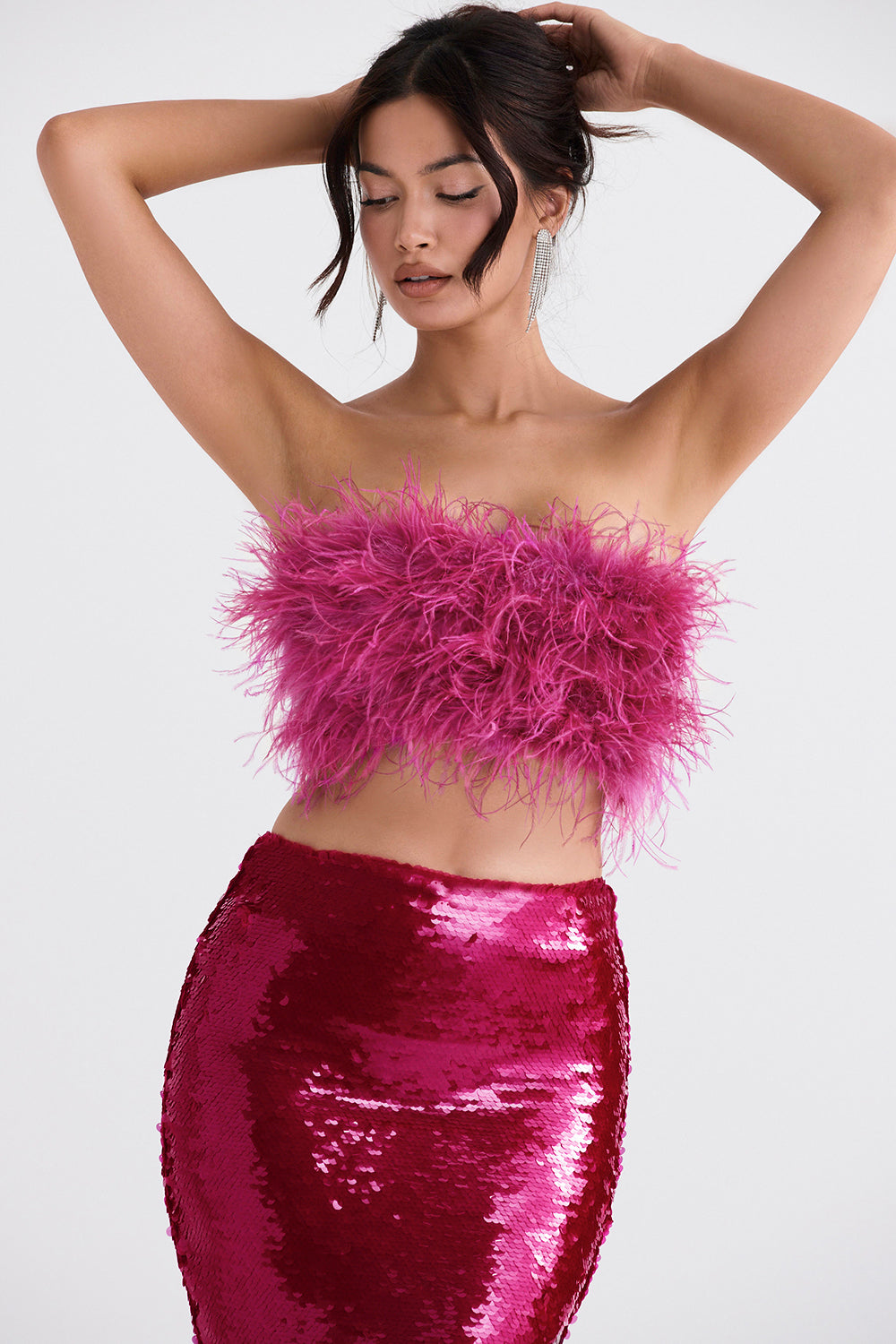 Fascia rosa brillante con paillettes e maxi gonna