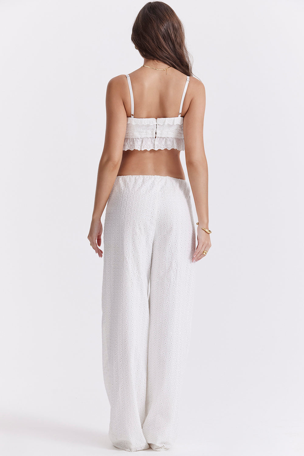 Top bralette in pizzo sangallo bianco con pantaloni