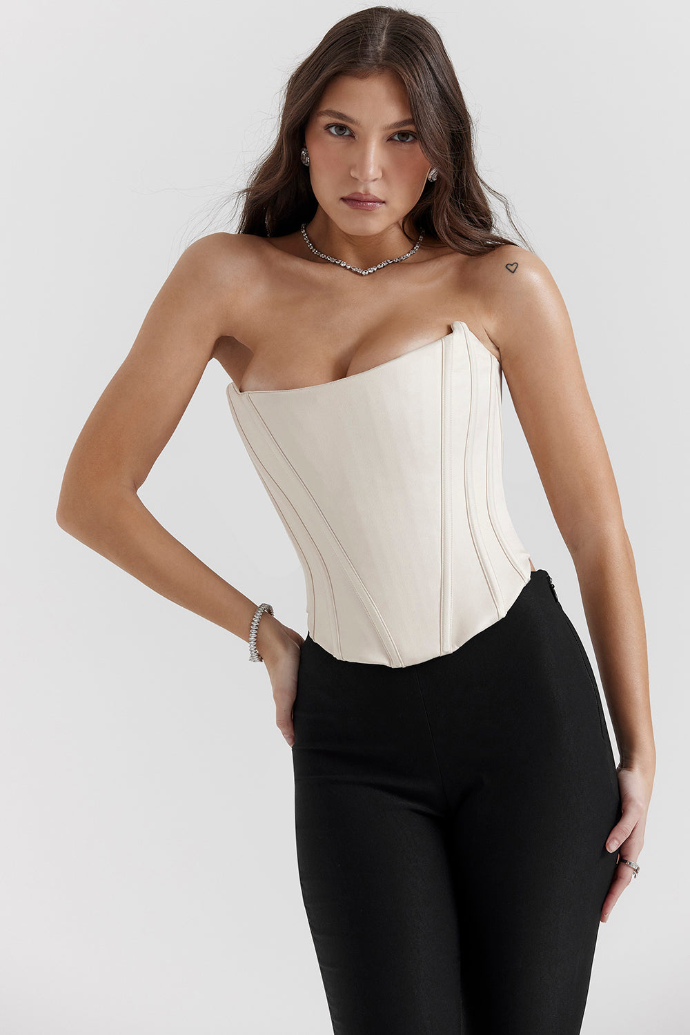Corsetto con pizzo dietro