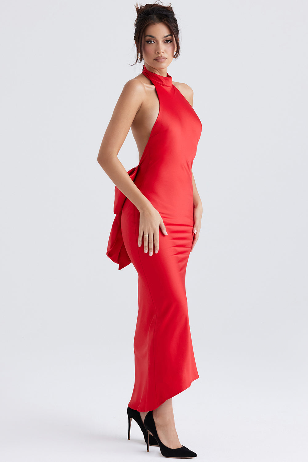 Abito con scollo all'americana con fiocco rosso