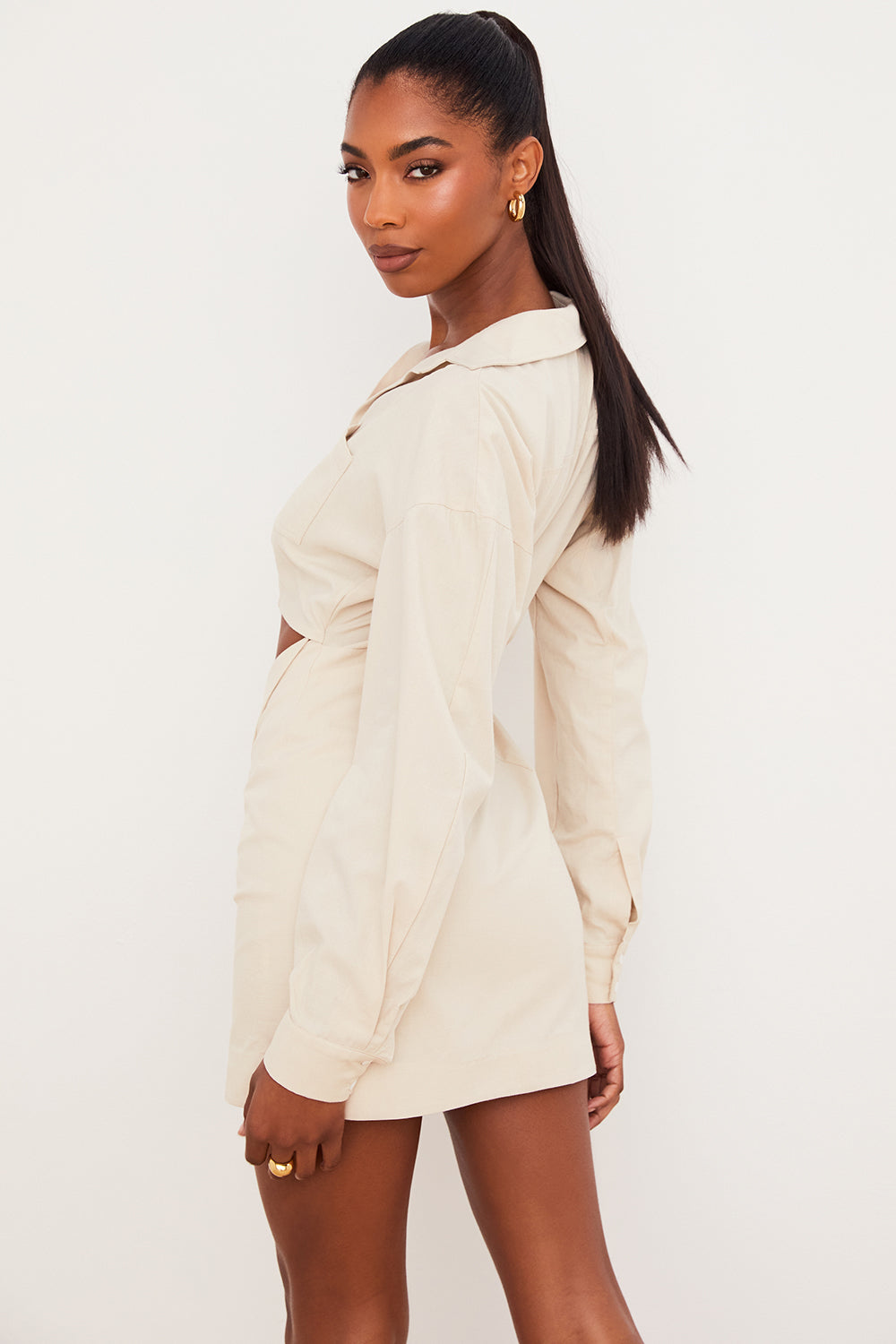 Vestito chemisier in lino beige con cut-out