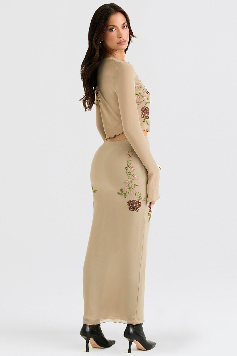 Top carciofo con fiocco floreale sul davanti e maxi gonna