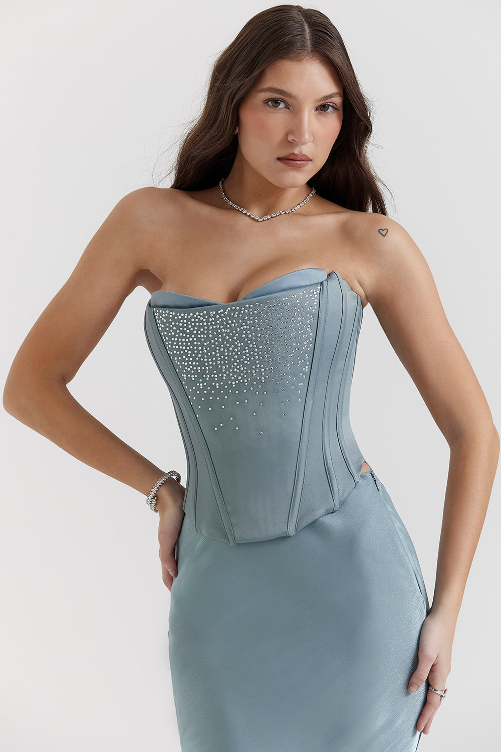 Corsetto in raso decorato blu freddo con gonna