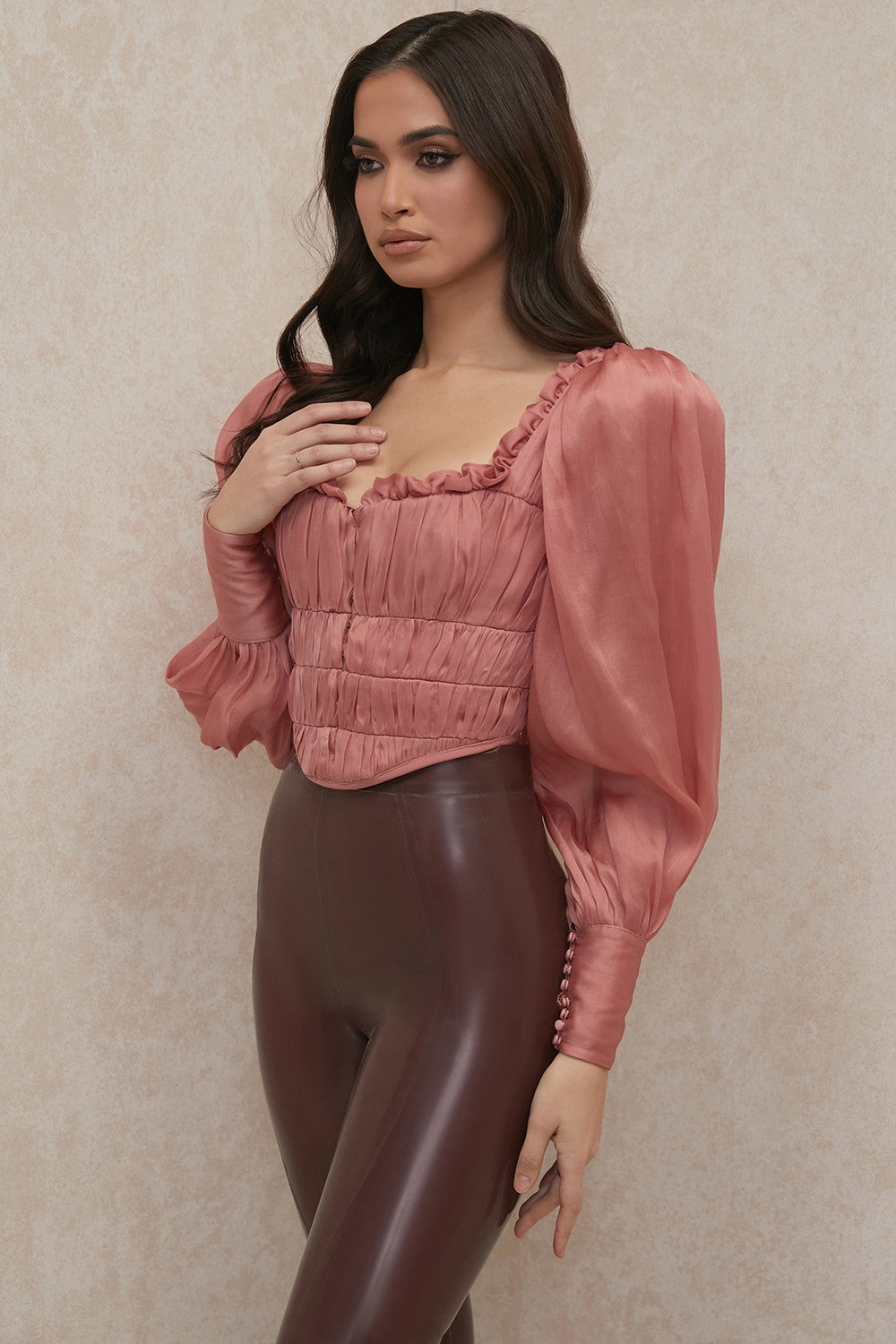 Corsetto in organza rossa con volant